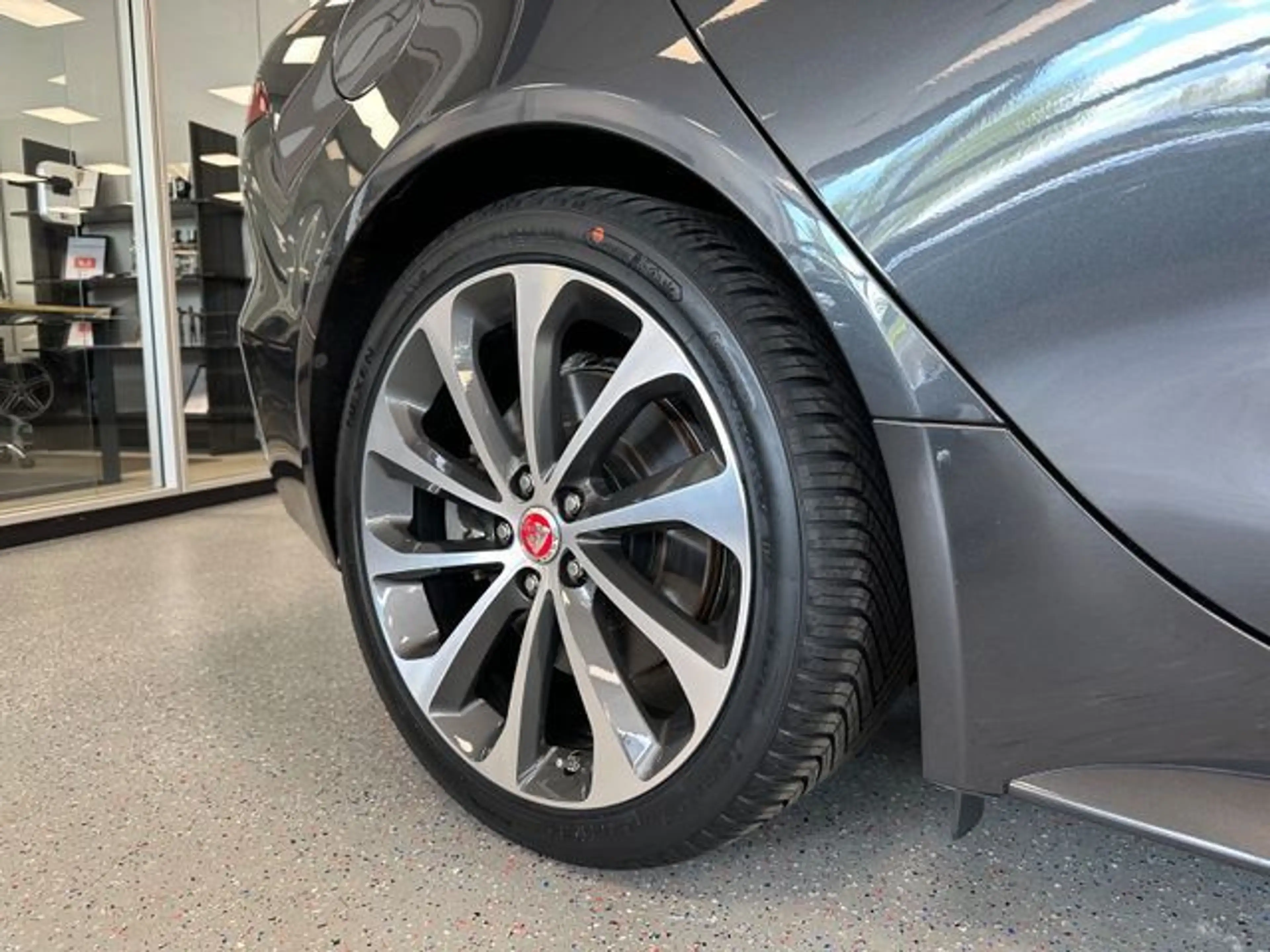 Jaguar XE R-Dynamic HSE|360°|Meridian|18-Wege|DAB+|19" — photo 12