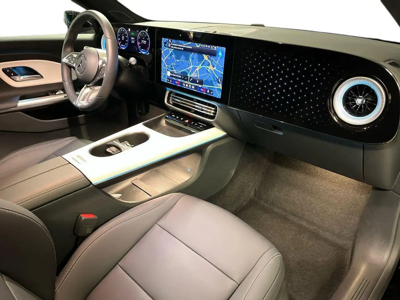 Mercedes-Benz CLA 2026 — фото 15