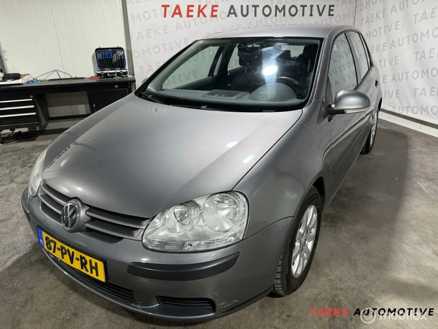 Volkswagen Golf 1.6 FSI Comfortline Clima/Cruise/Nap Grey - 1