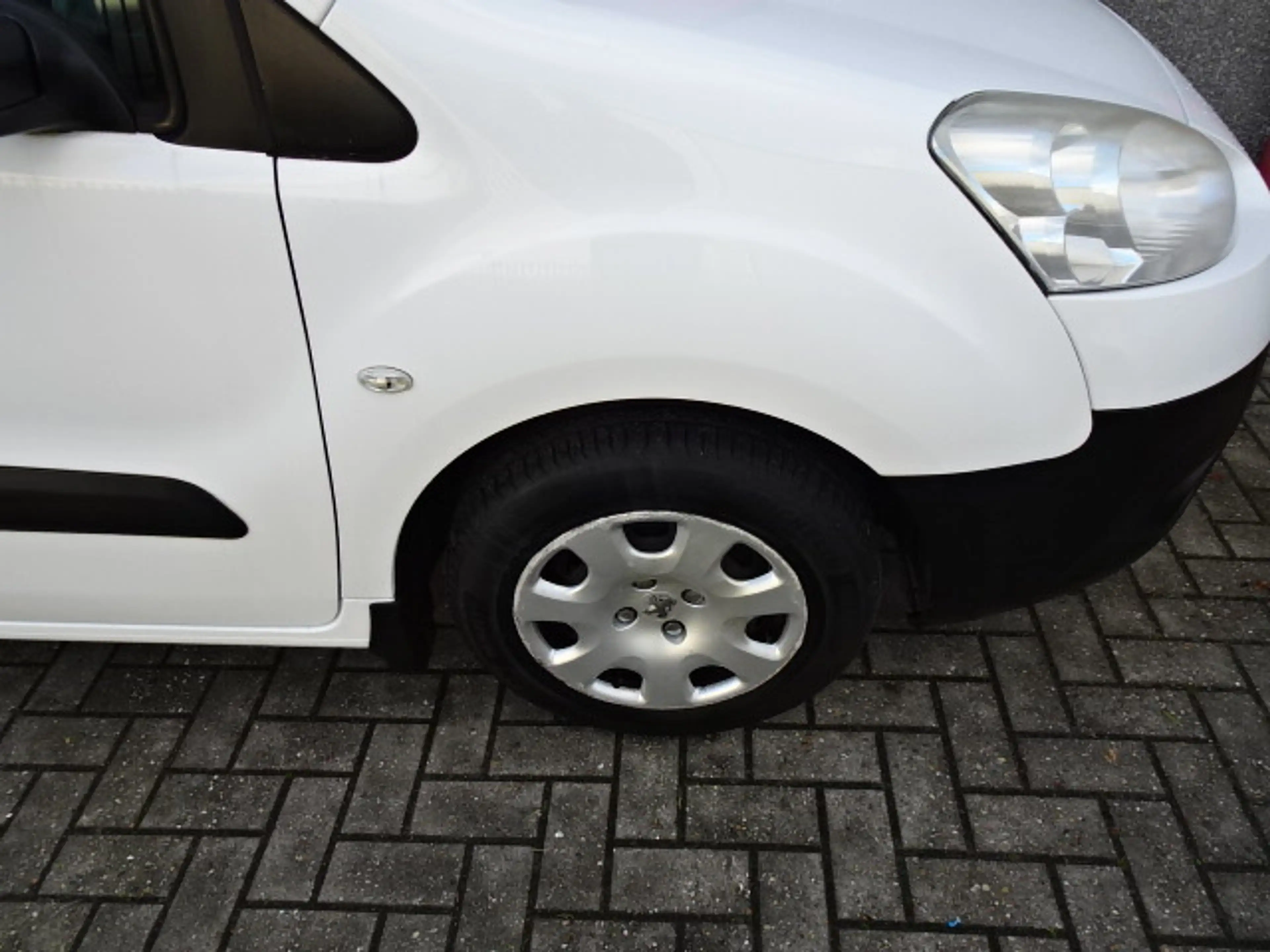 Peugeot Partner 122 1.6 e-HDI L2 XR airco inrichting imperiaal — photo 14