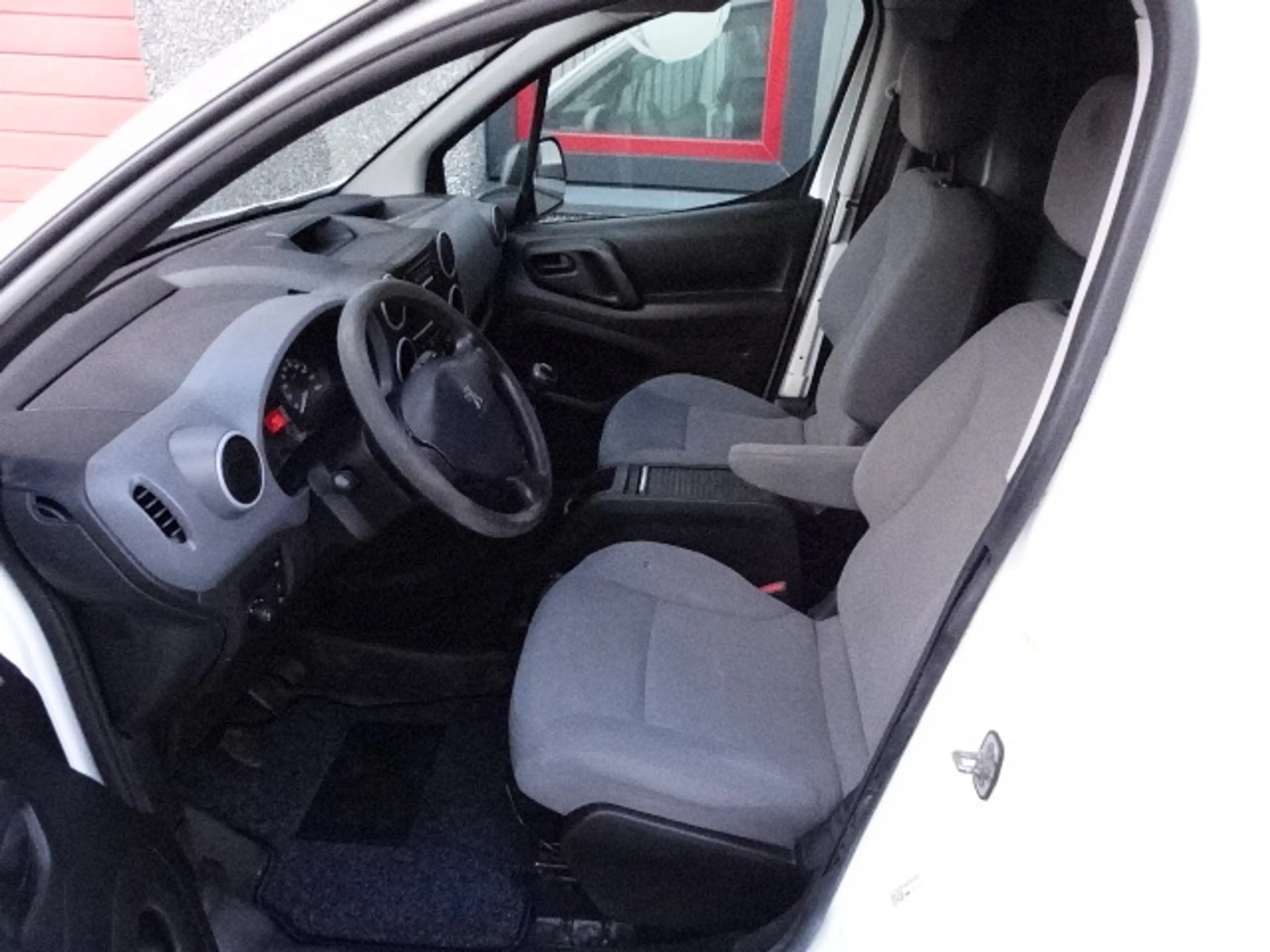 Peugeot Partner 122 1.6 e-HDI L2 XR airco inrichting imperiaal — photo 9