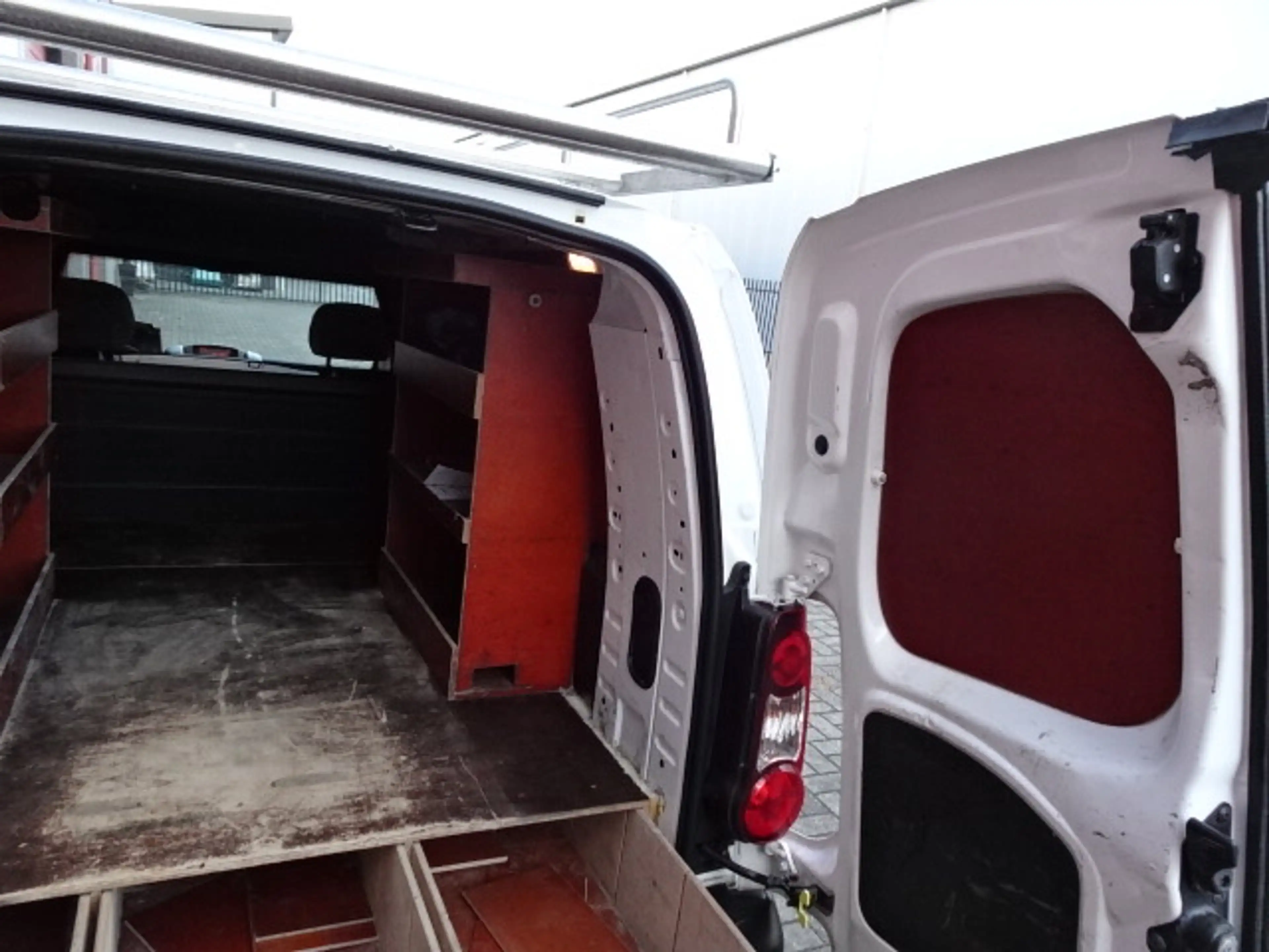 Peugeot Partner 122 1.6 e-HDI L2 XR airco inrichting imperiaal — photo 21