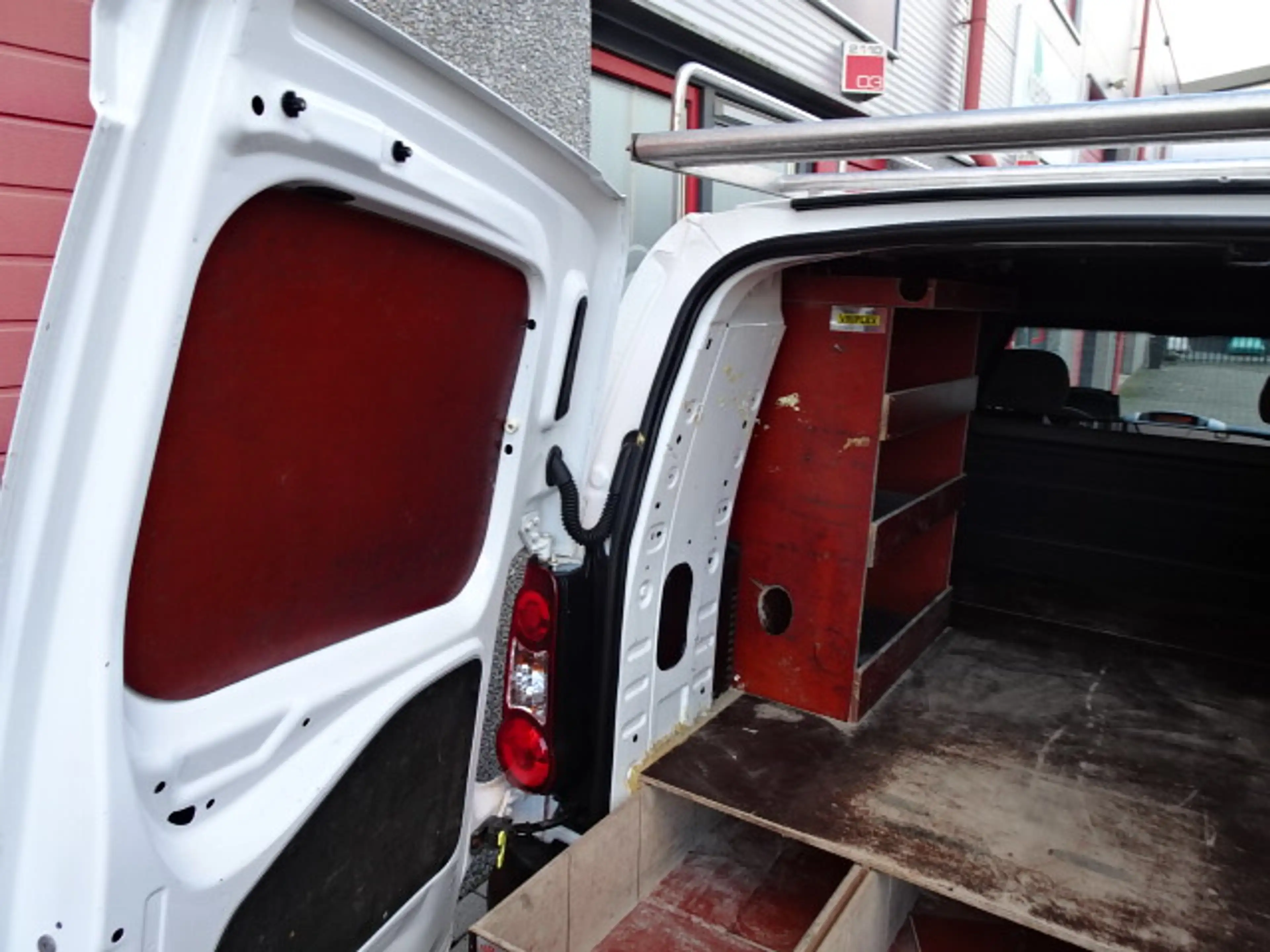 Peugeot Partner 122 1.6 e-HDI L2 XR airco inrichting imperiaal — photo 20