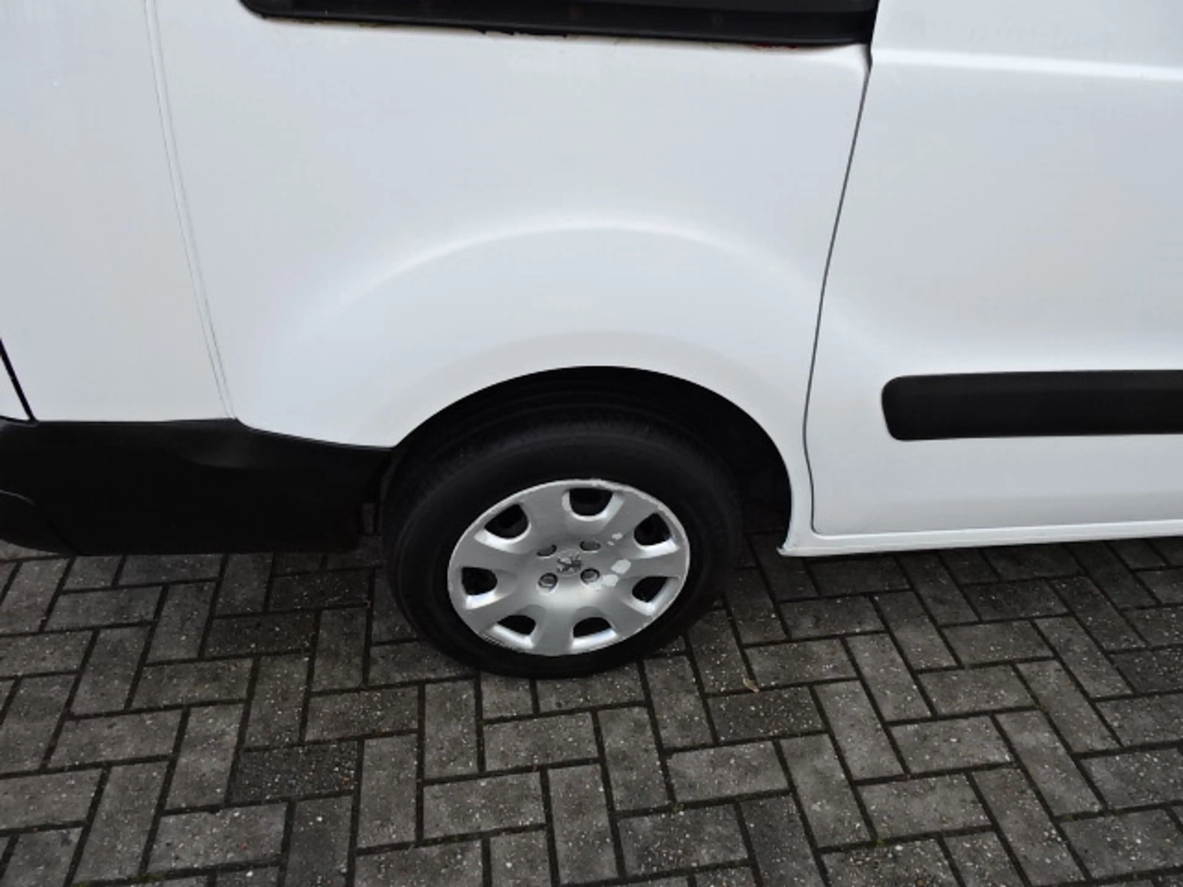 Peugeot Partner 122 1.6 e-HDI L2 XR airco inrichting imperiaal — photo 16