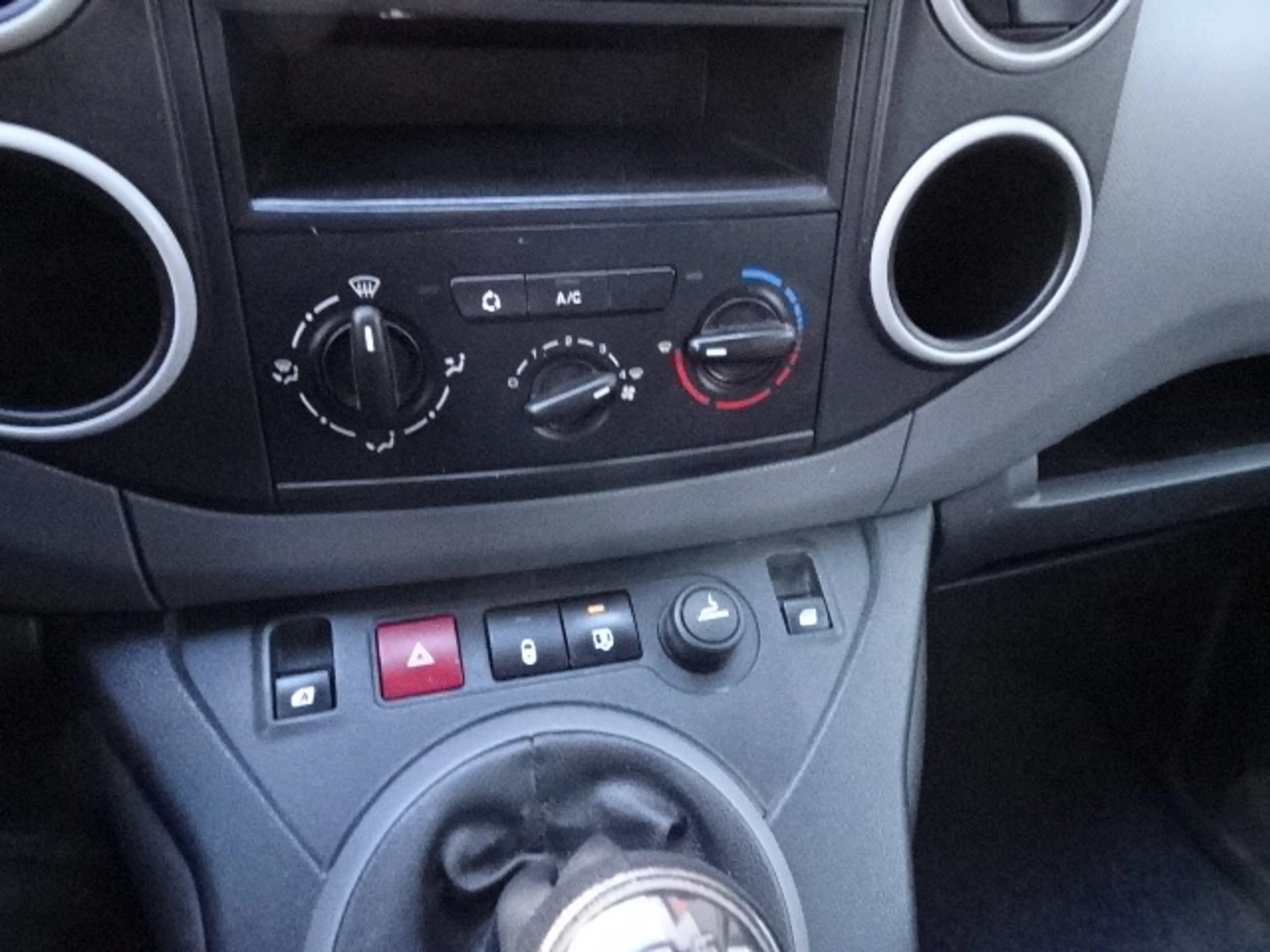 Peugeot Partner 122 1.6 e-HDI L2 XR airco inrichting imperiaal — photo 18