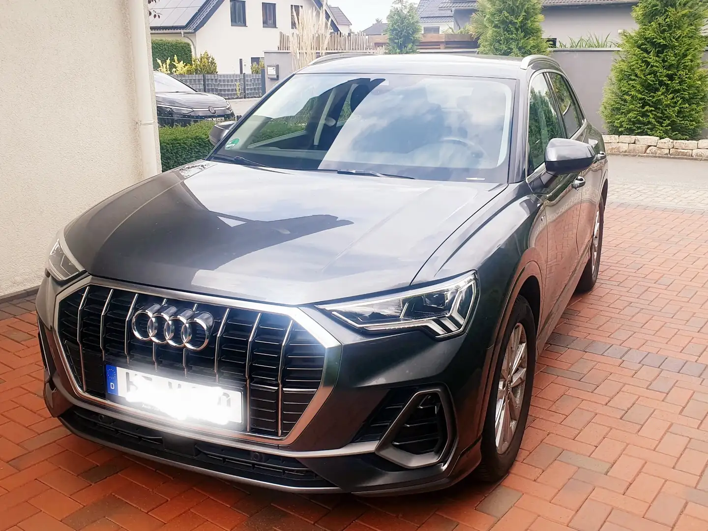 Audi Q3 Q3 35 TFSI S line 150 PS, S tronic, AHK, Navi, LED Grau - 1