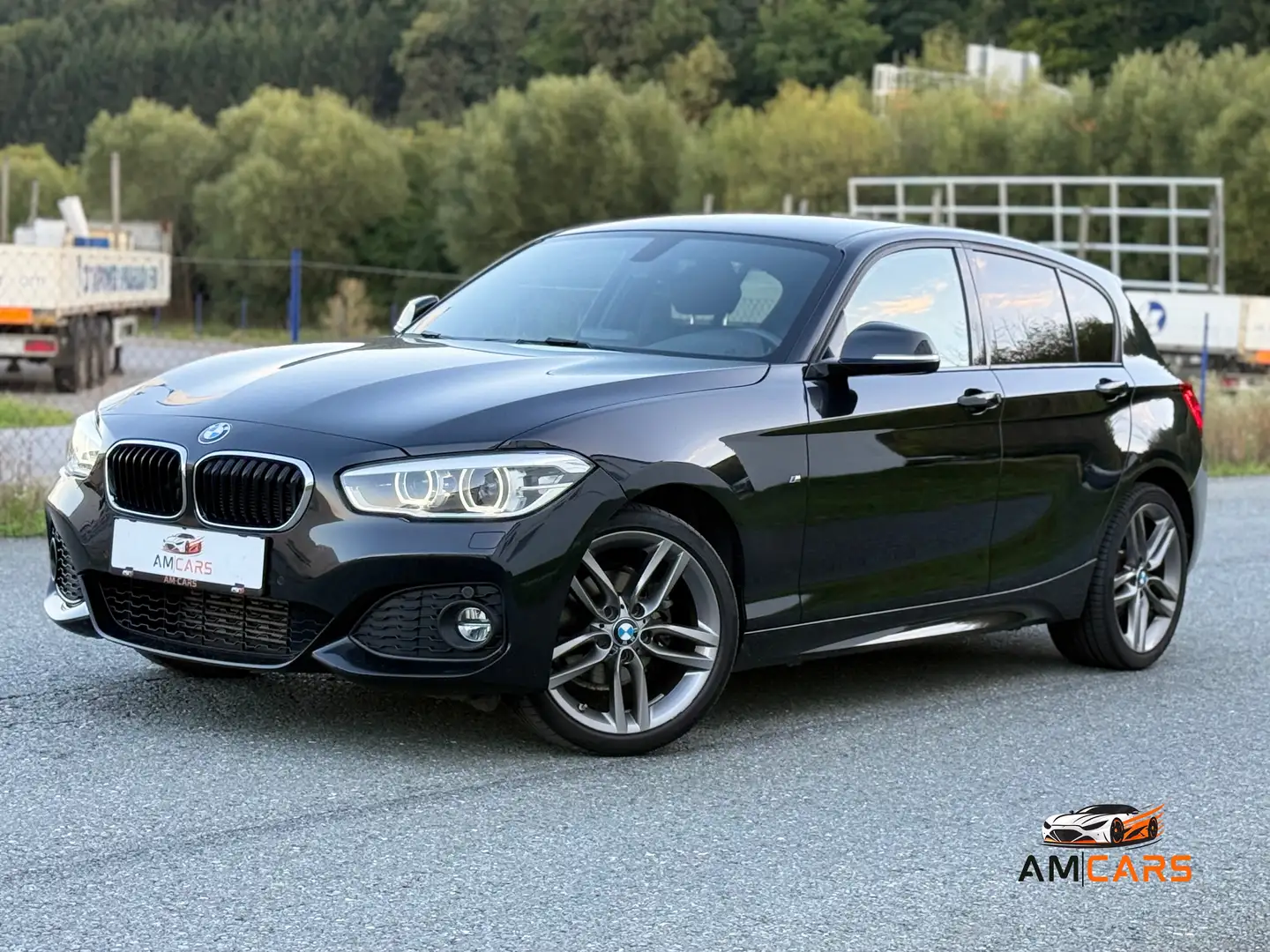 BMW 118 118d F20 M Sport Aut. M Sport    **NEUES PICKERL**INTEC GARANTIE**BMW INDIVIDUAL**ADAPTIVE LED**SPORTSITZE**NP: 44.614€** Schwarz - 1