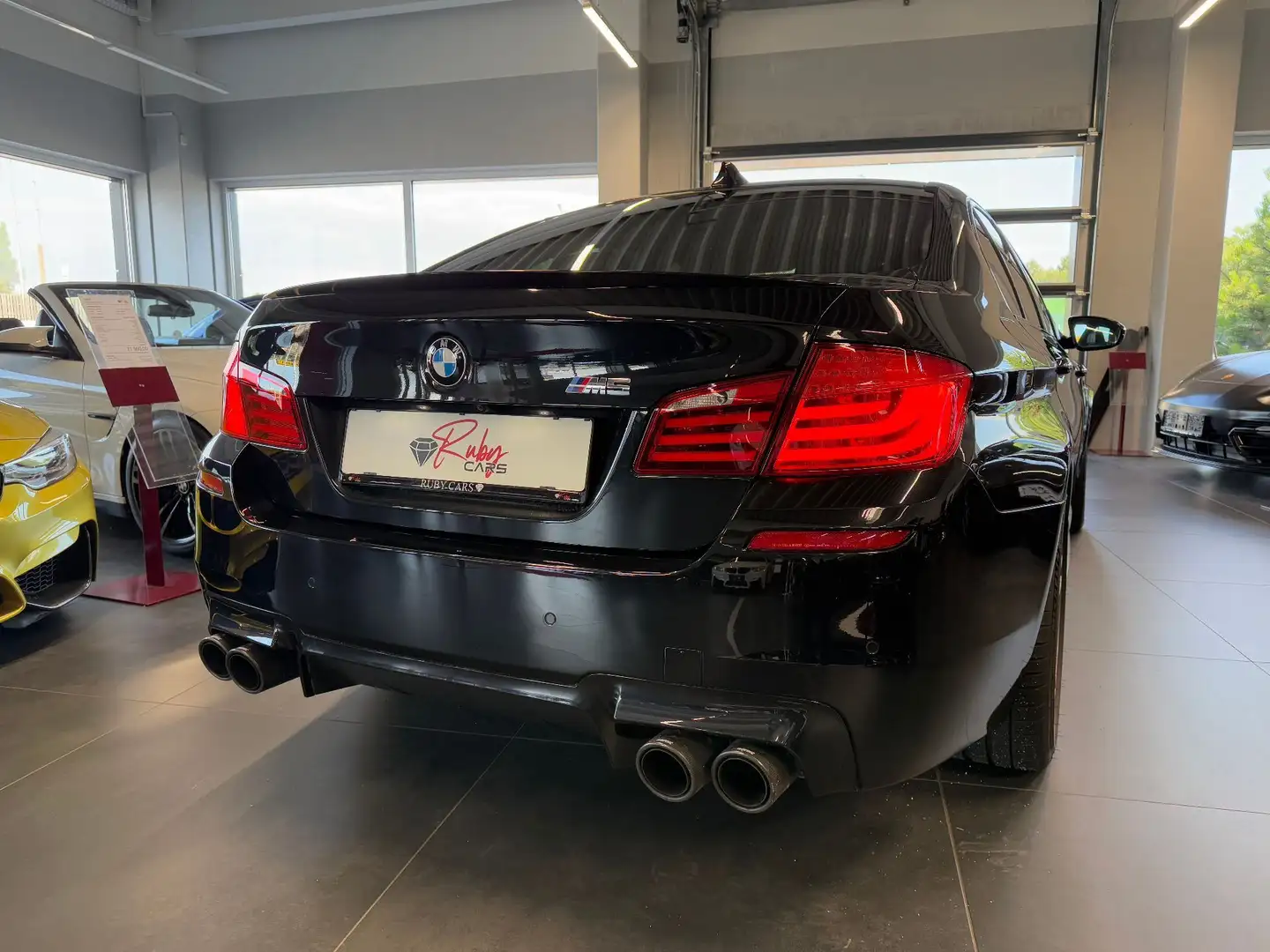BMW M5 F10 M5 Schwarz - 2