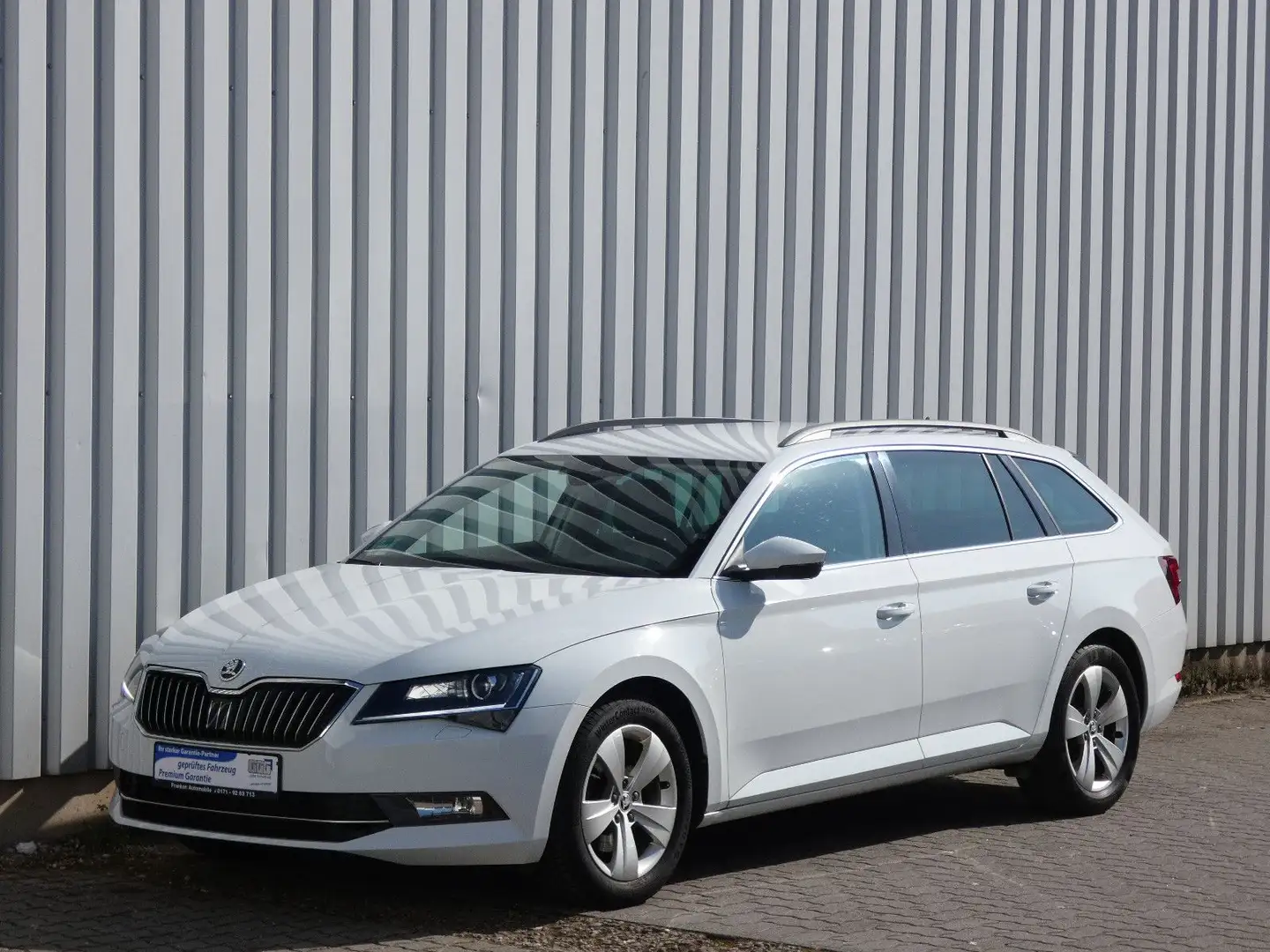 Skoda Superb Combi Ambition-Klima-Xenon-Navi-Camera-SH Weiß - 2