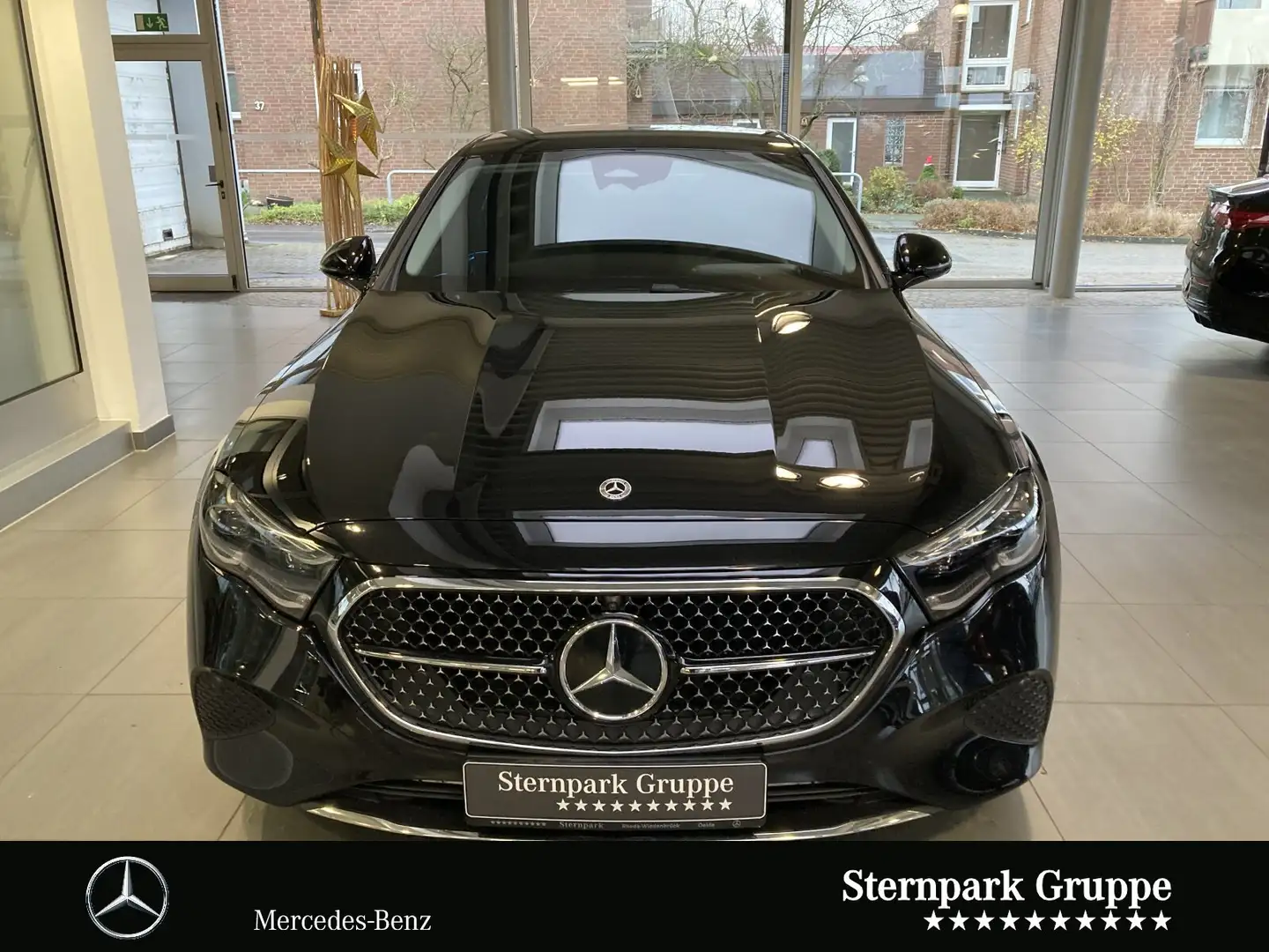 Mercedes-Benz E 300 E 300 e Avantgarde AdvPlus,AHK,Distr,360°Kam,TWA Schwarz - 2