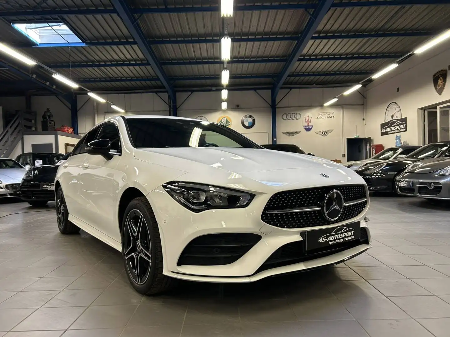 Mercedes-Benz CLA 250 250 E AMG LINE Weiß - 1