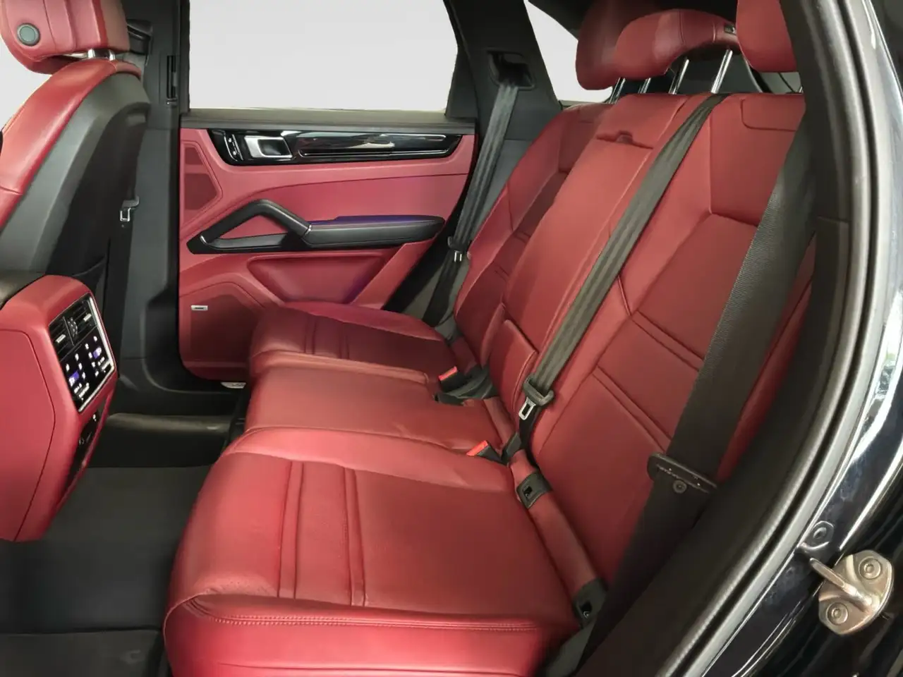 Porsche Cayenne снимка Porsche Cayenne