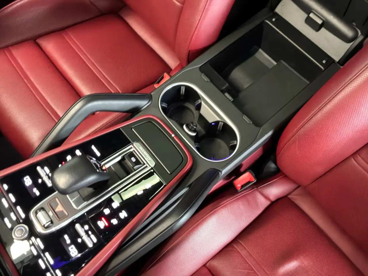 Porsche Cayenne снимка Porsche Cayenne