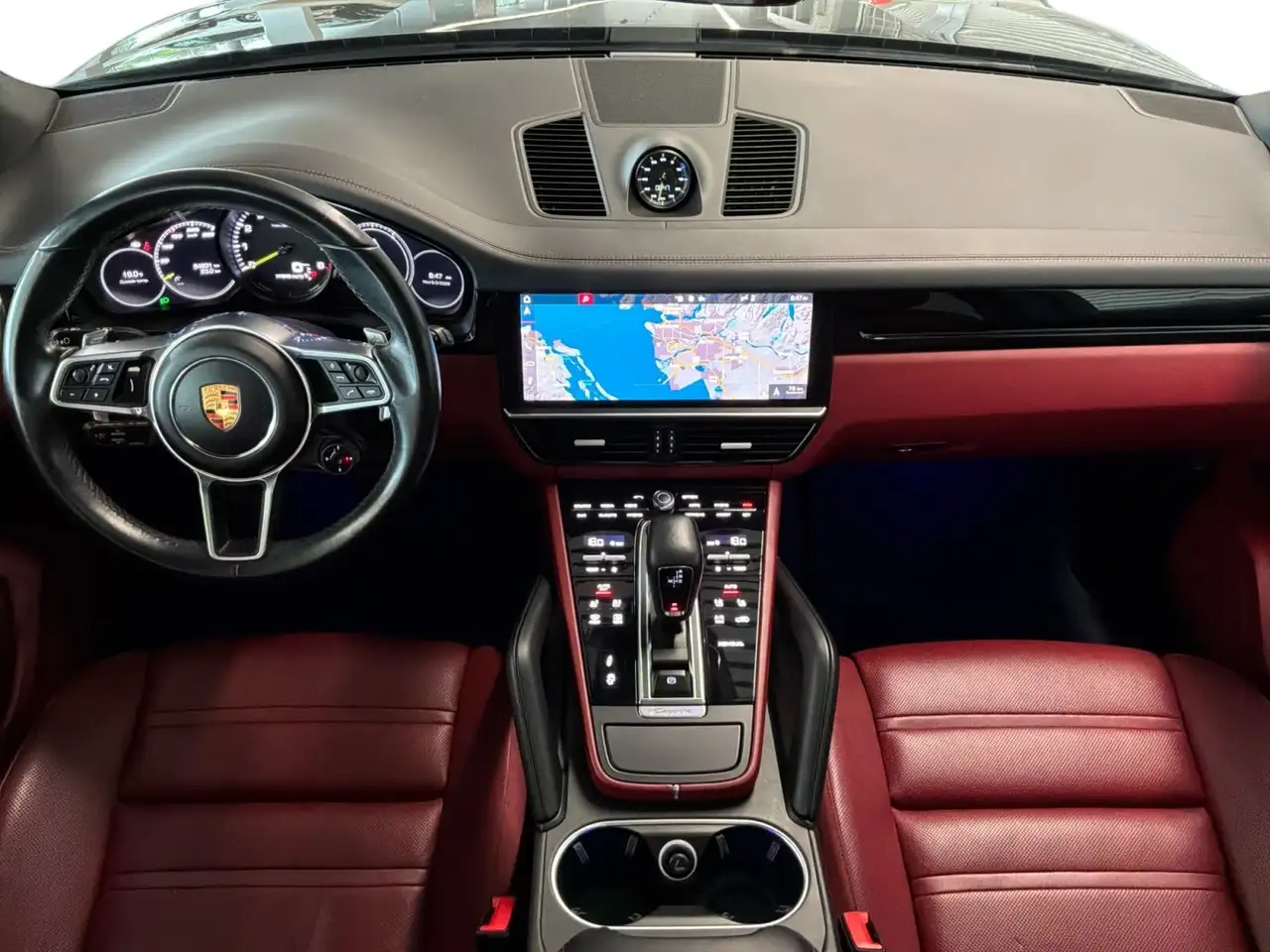 Porsche Cayenne снимка Porsche Cayenne