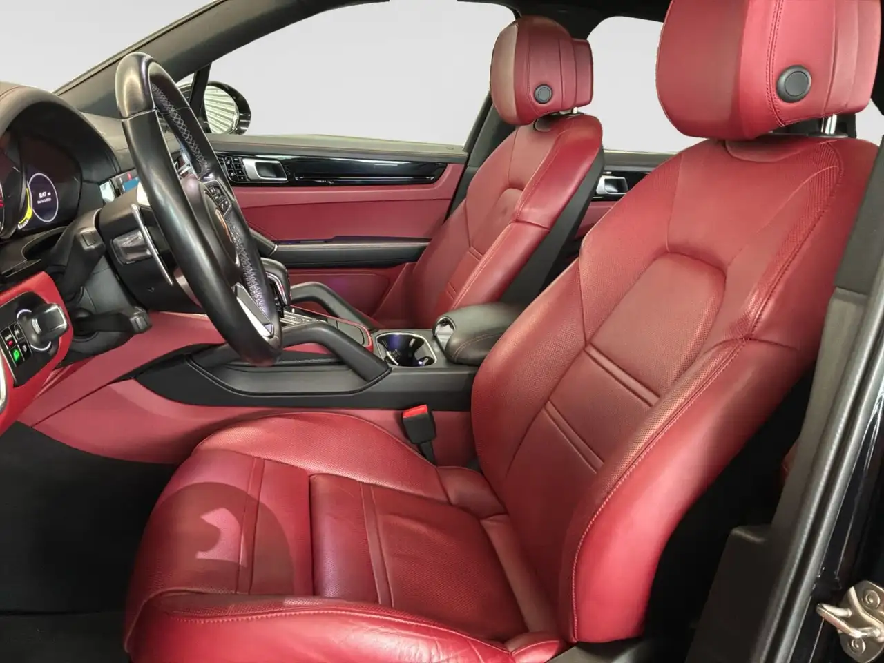 Porsche Cayenne снимка Porsche Cayenne