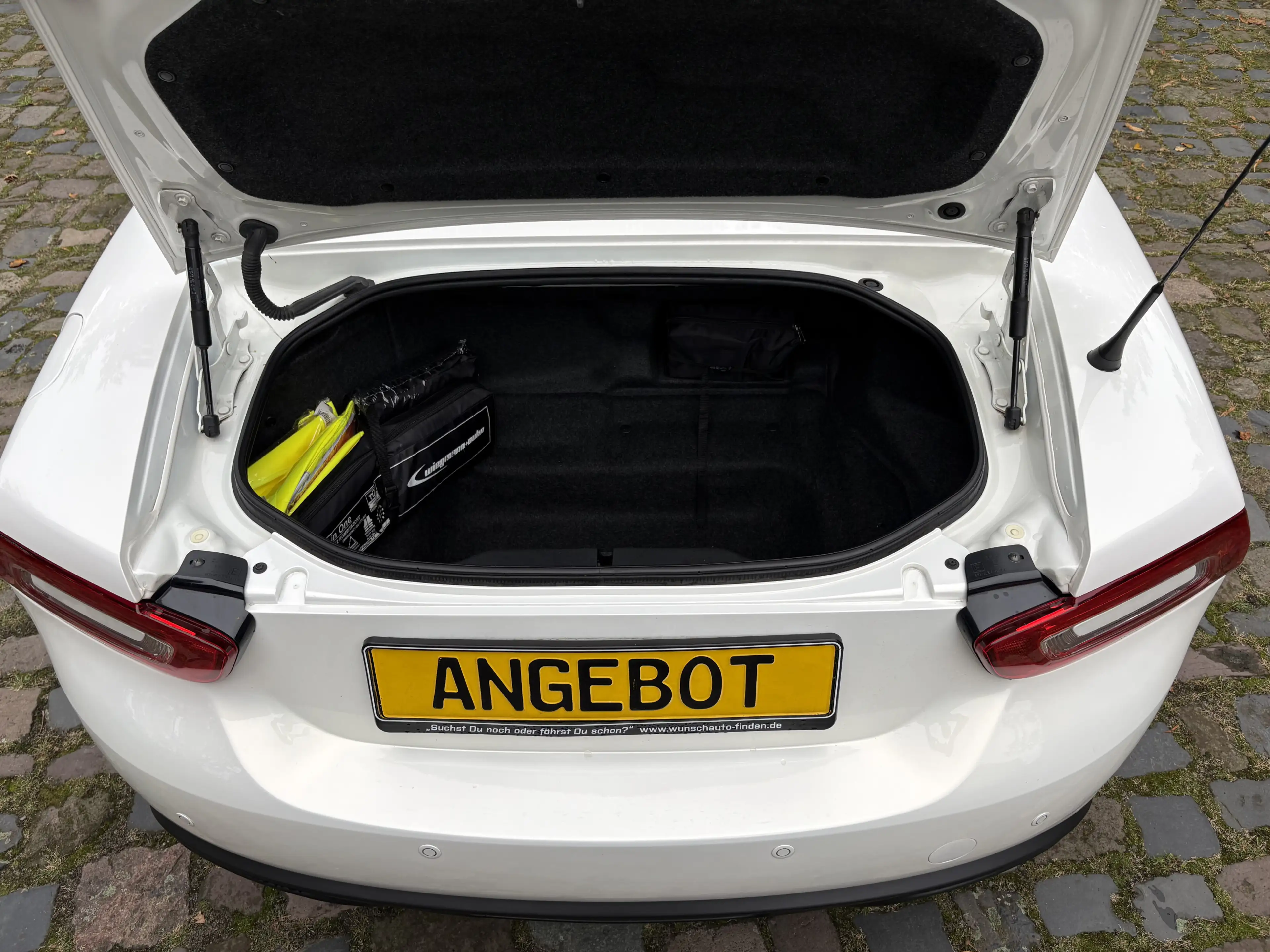 Fiat 124 Spider Lusso LED BOSE LEDER Handy-FSE 1.Hand — photo 14