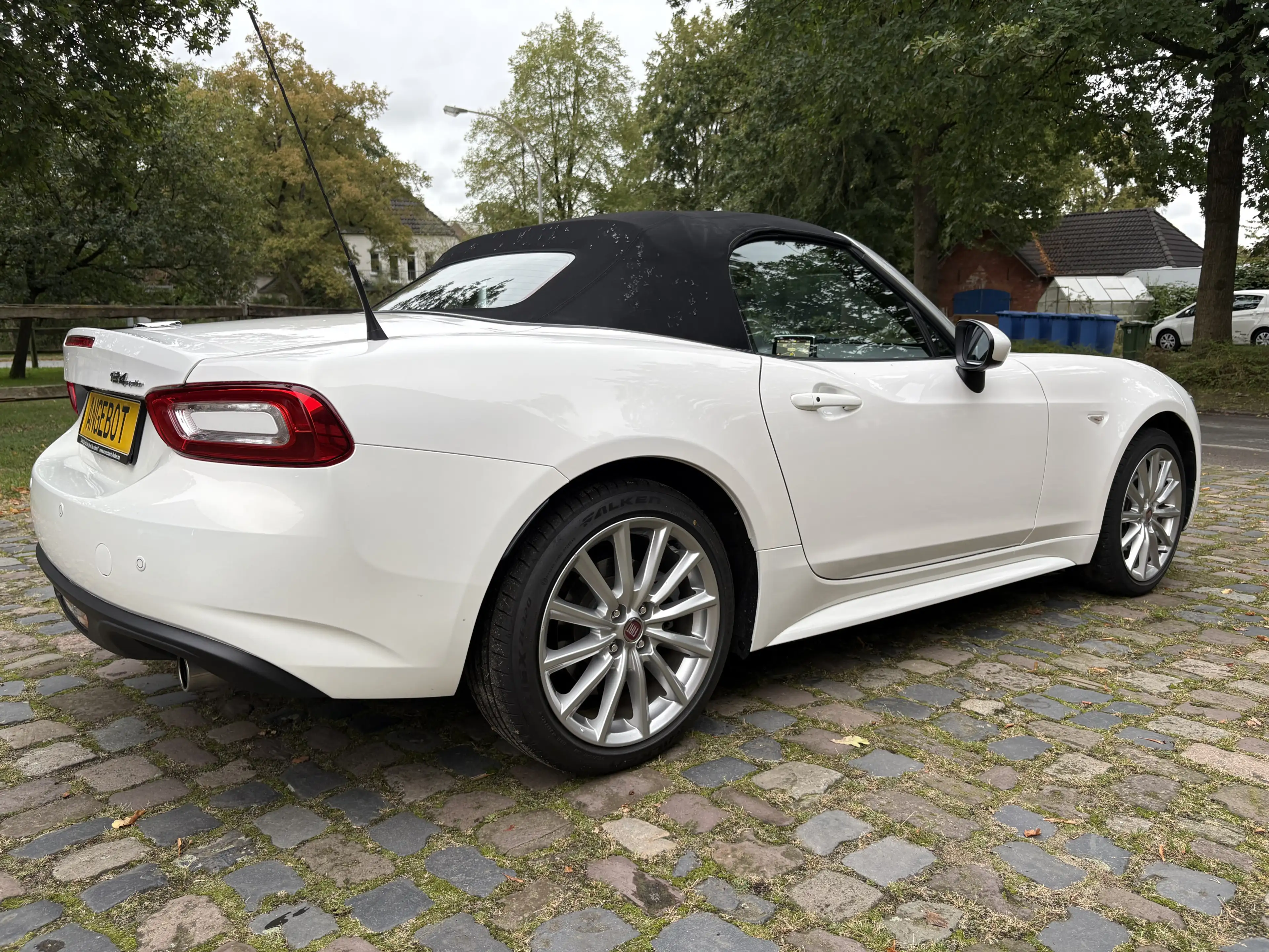 Fiat 124 Spider Lusso LED BOSE LEDER Handy-FSE 1.Hand — photo 3