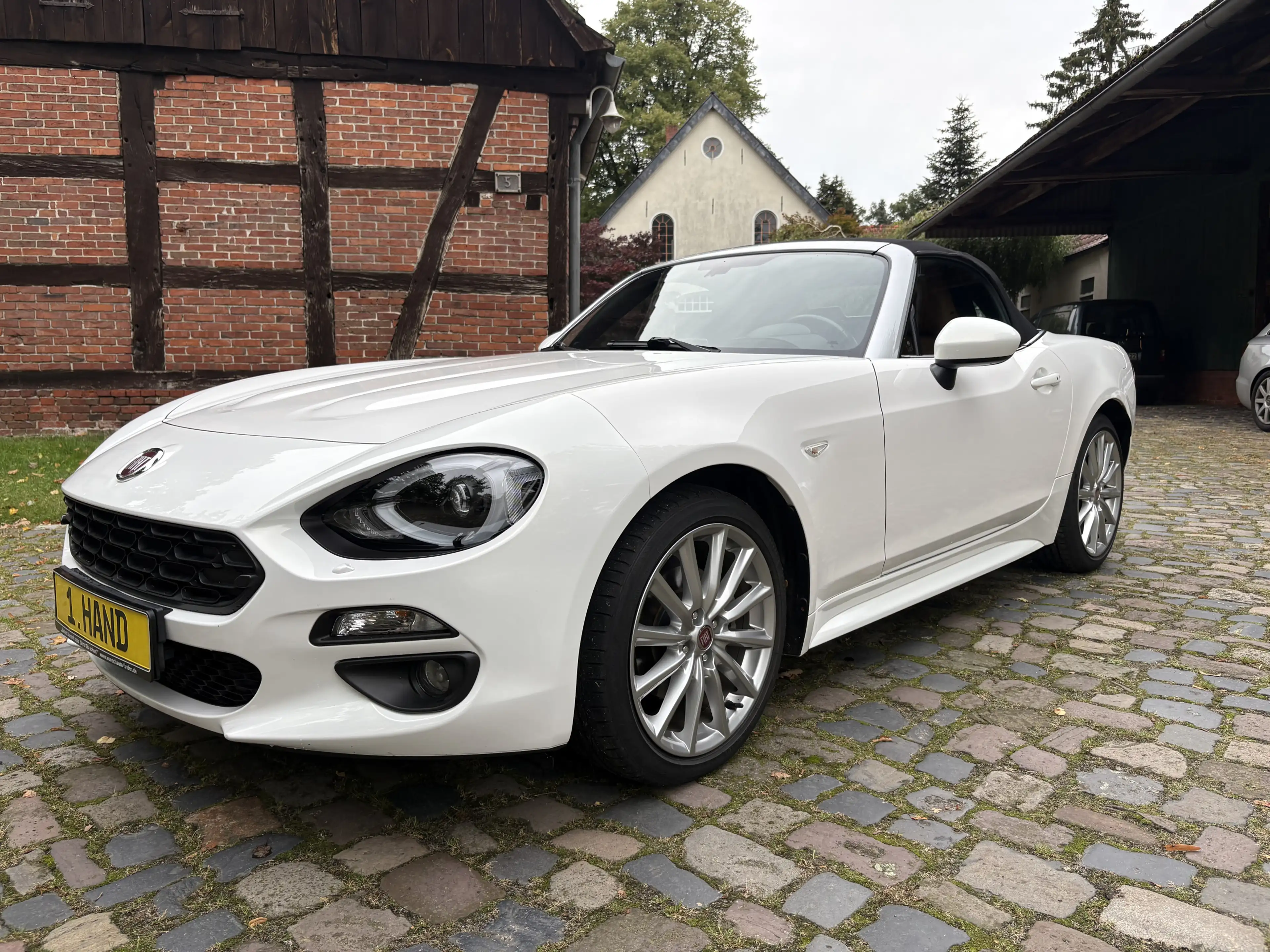 Fiat 124 Spider Lusso LED BOSE LEDER Handy-FSE 1.Hand