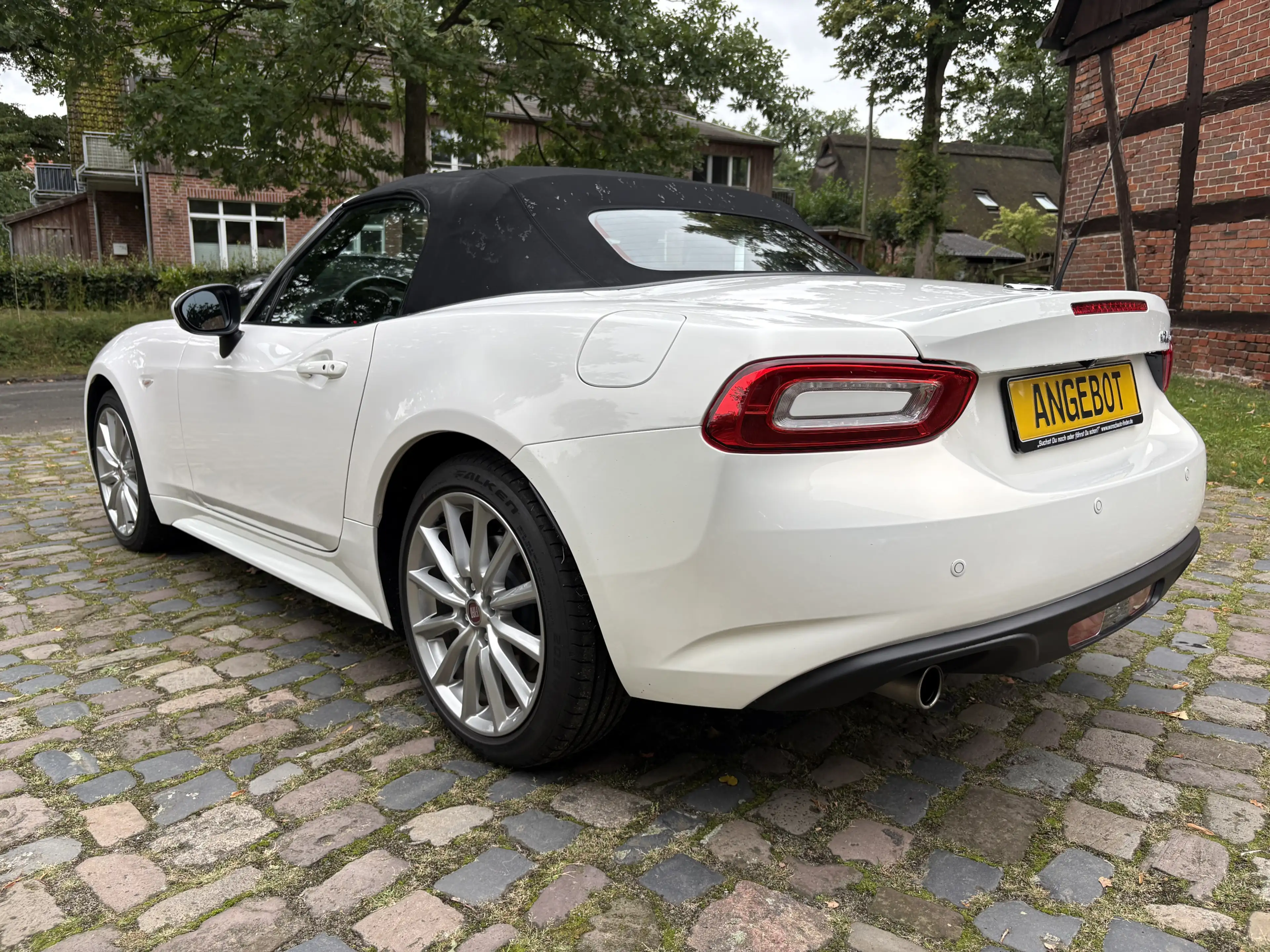 Fiat 124 Spider Lusso LED BOSE LEDER Handy-FSE 1.Hand — photo 2