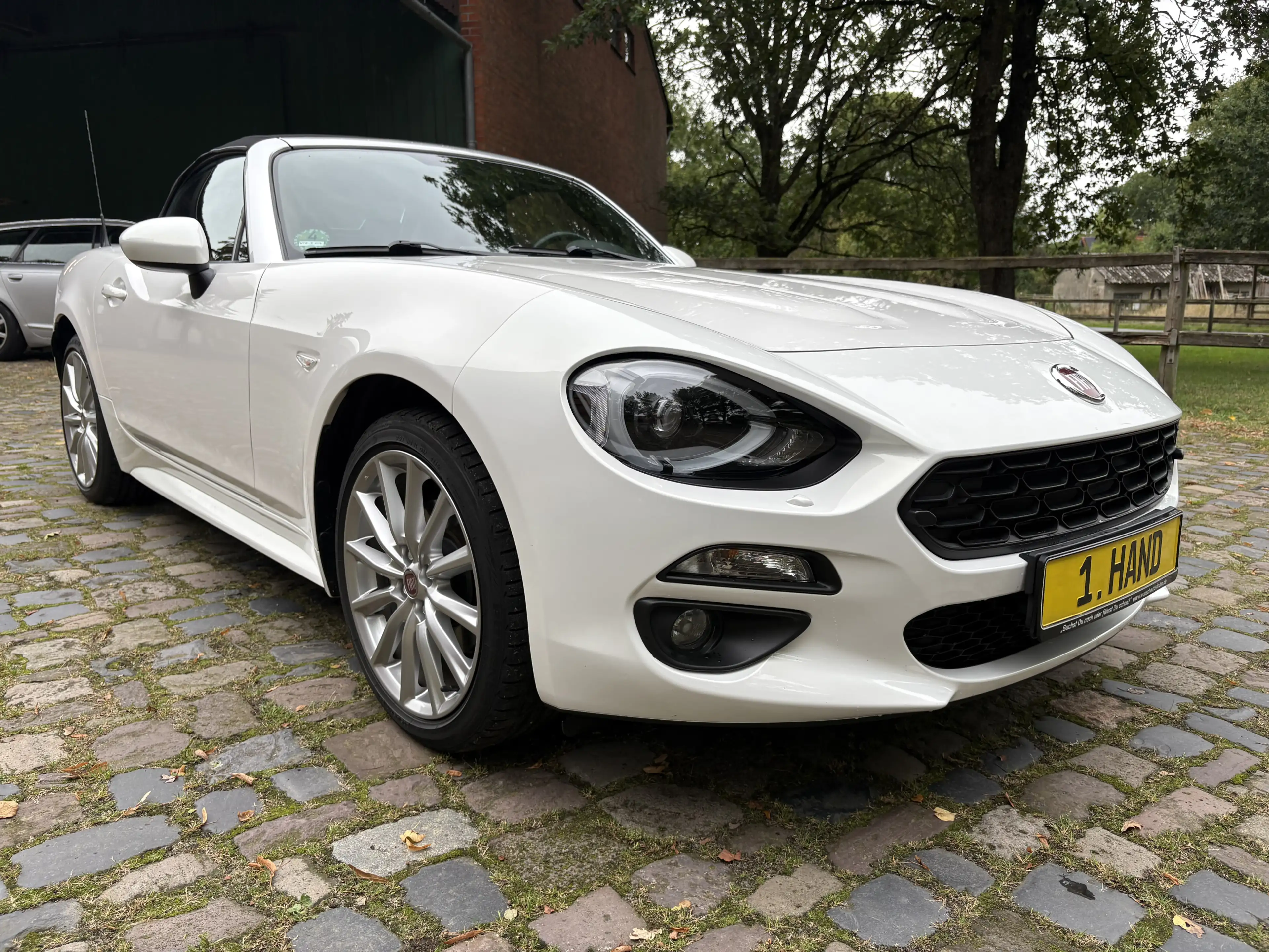 Fiat 124 Spider Lusso LED BOSE LEDER Handy-FSE 1.Hand — photo 4
