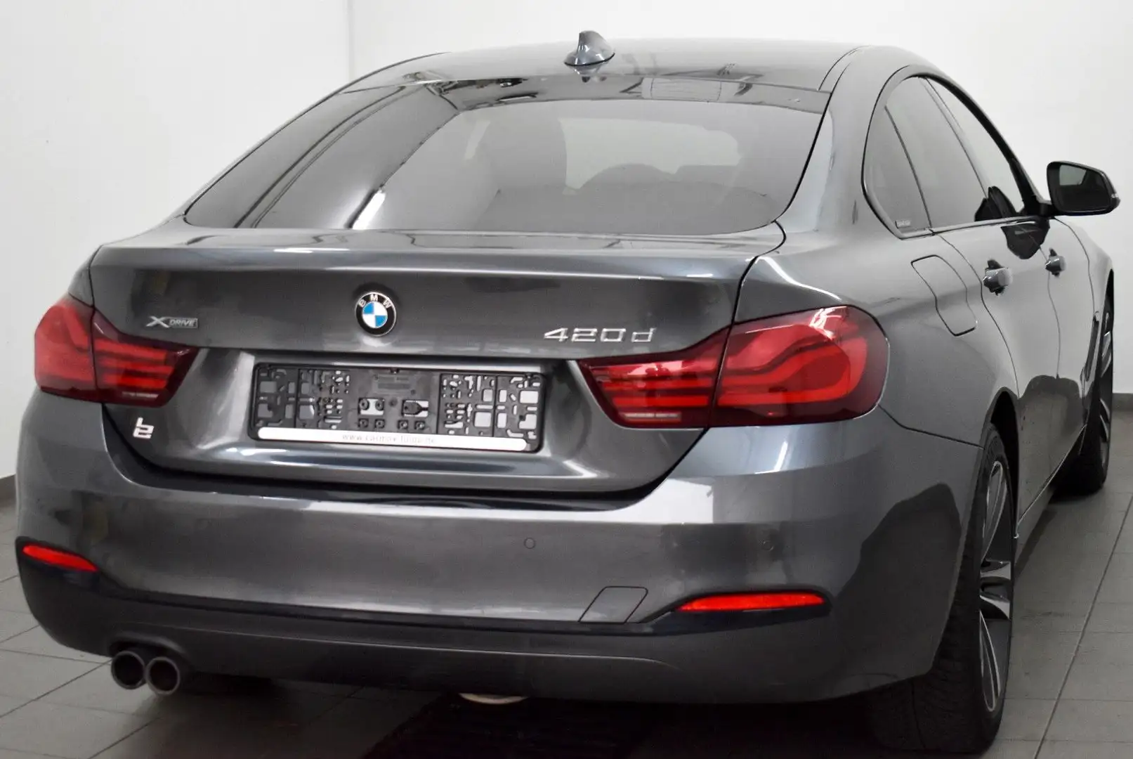 BMW 420 420d Gran Coupé xDrive Sport Line Automatik,Navi Grau - 2
