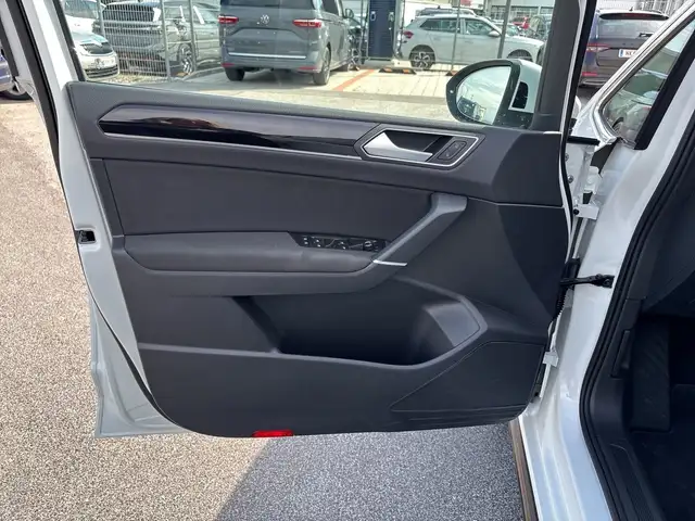 Volkswagen Touran view 15