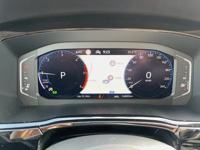Volkswagen Touran view 10