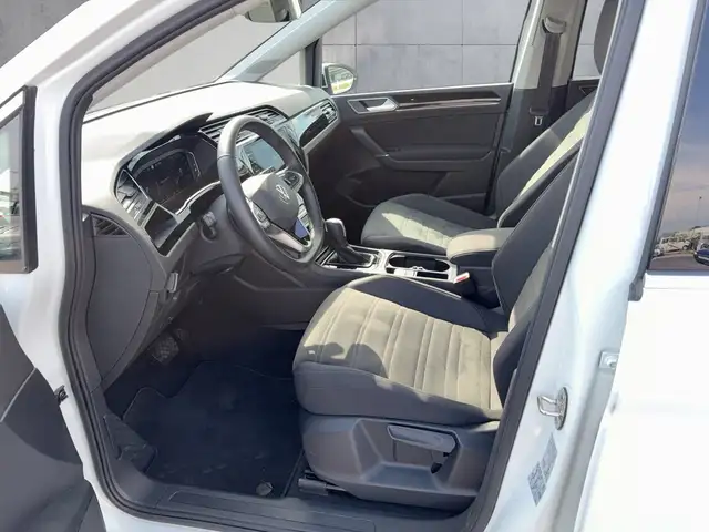 Volkswagen Touran view 9