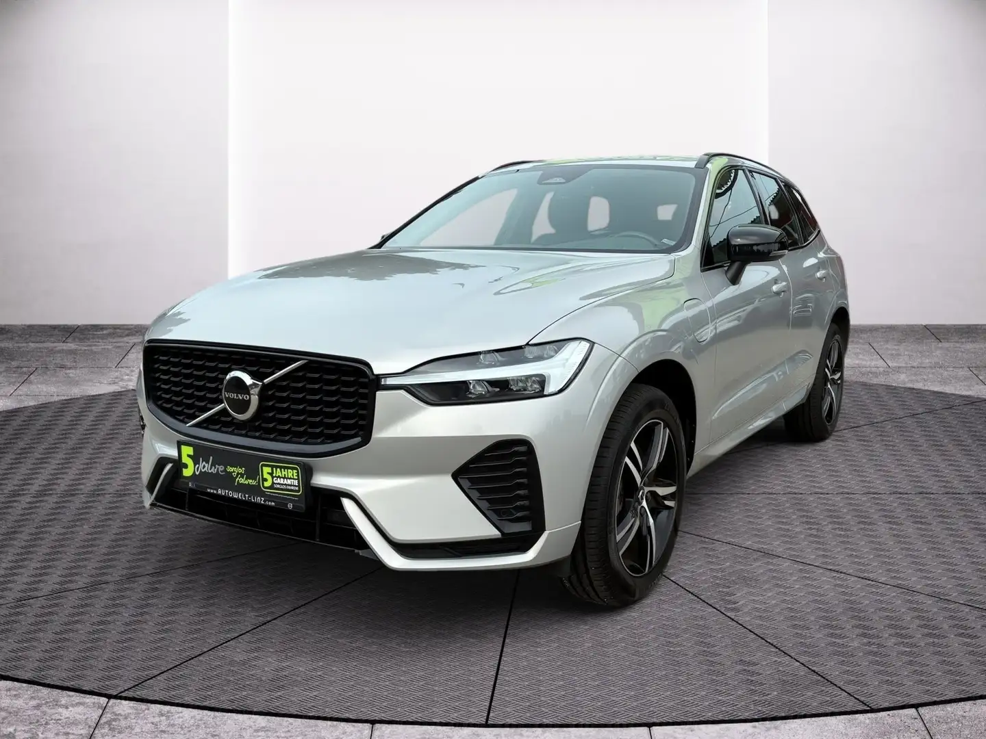 Volvo XC60 T6 Twin Engine PHEV Plus Dark Recharge LED Silber - 2