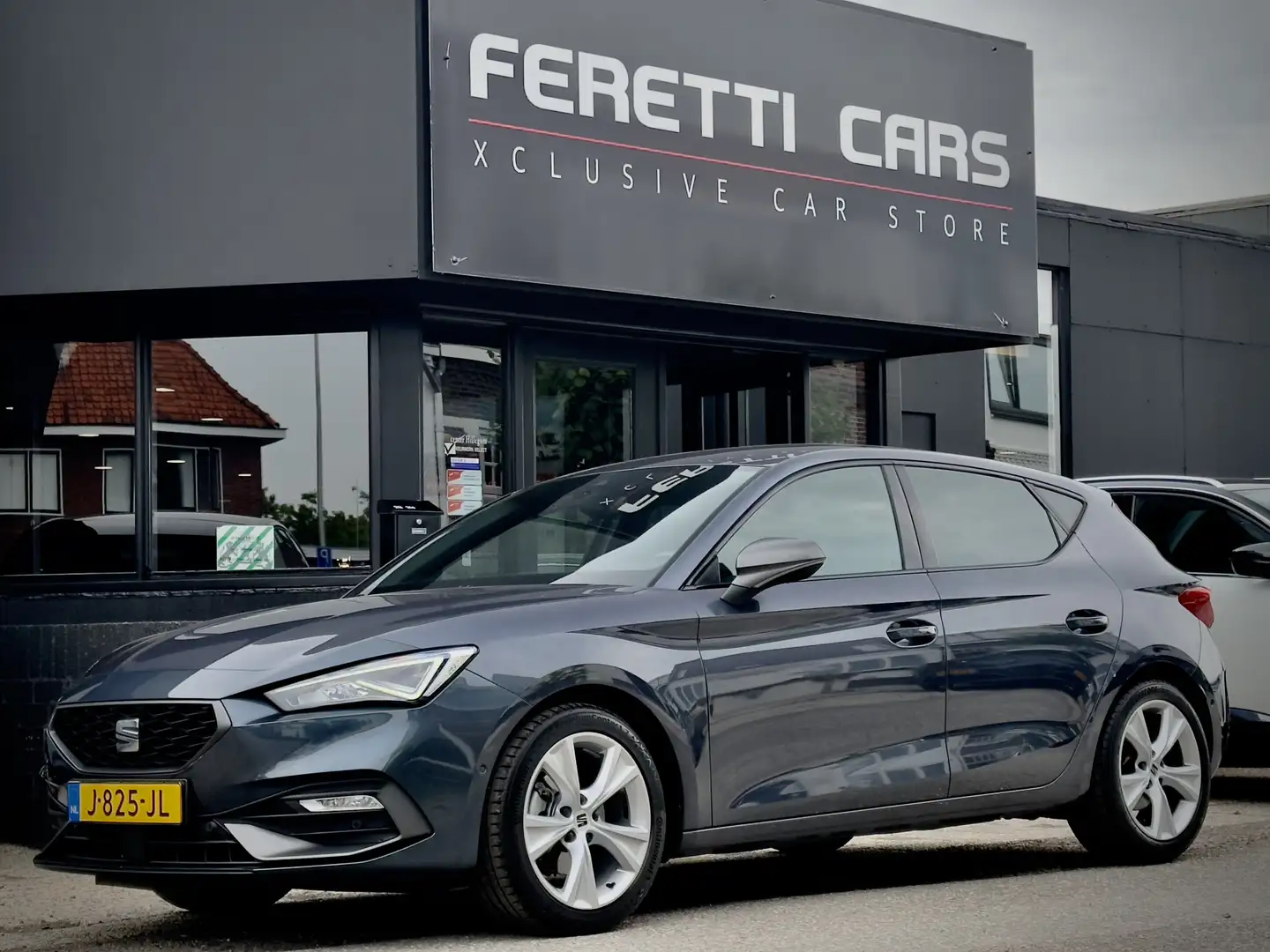 SEAT Leon 1.0 TSI FR LAUNCH EDITION 95D.KM!! LEDER NAVI DIGI Grijs - 1