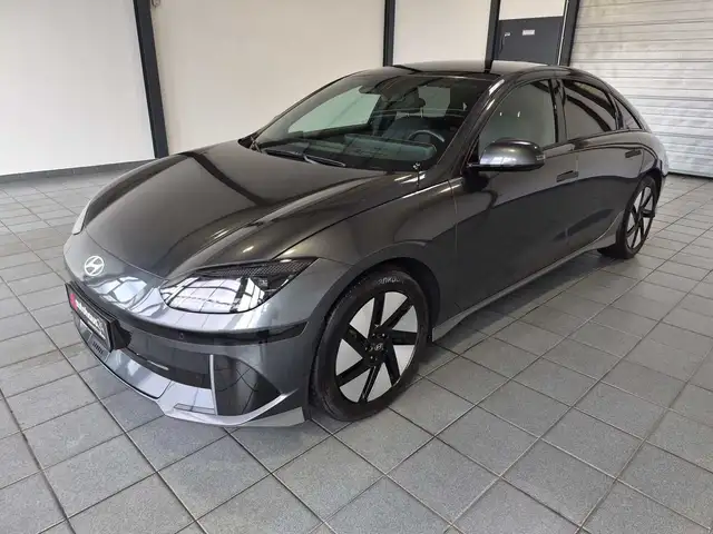 Hyundai Ioniq 6 view 3