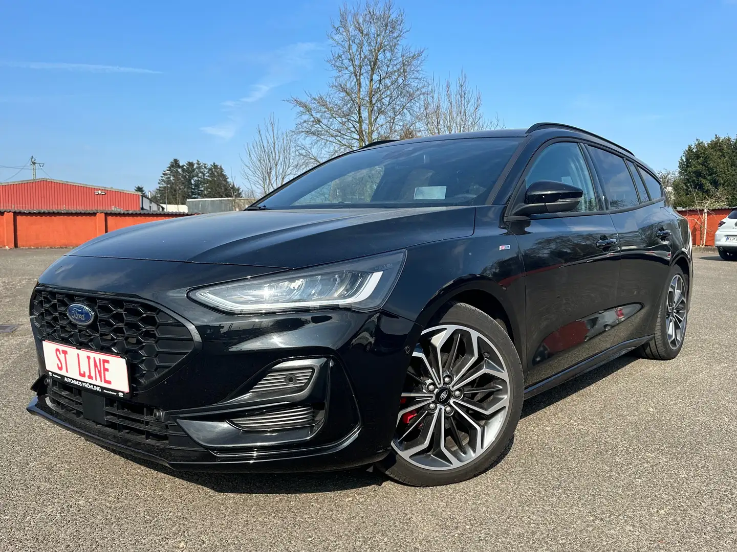 Ford Focus 1.5 EcoBlue ST-Line X+PDC+RFK+Winterpaket+Navi+ Schwarz - 1