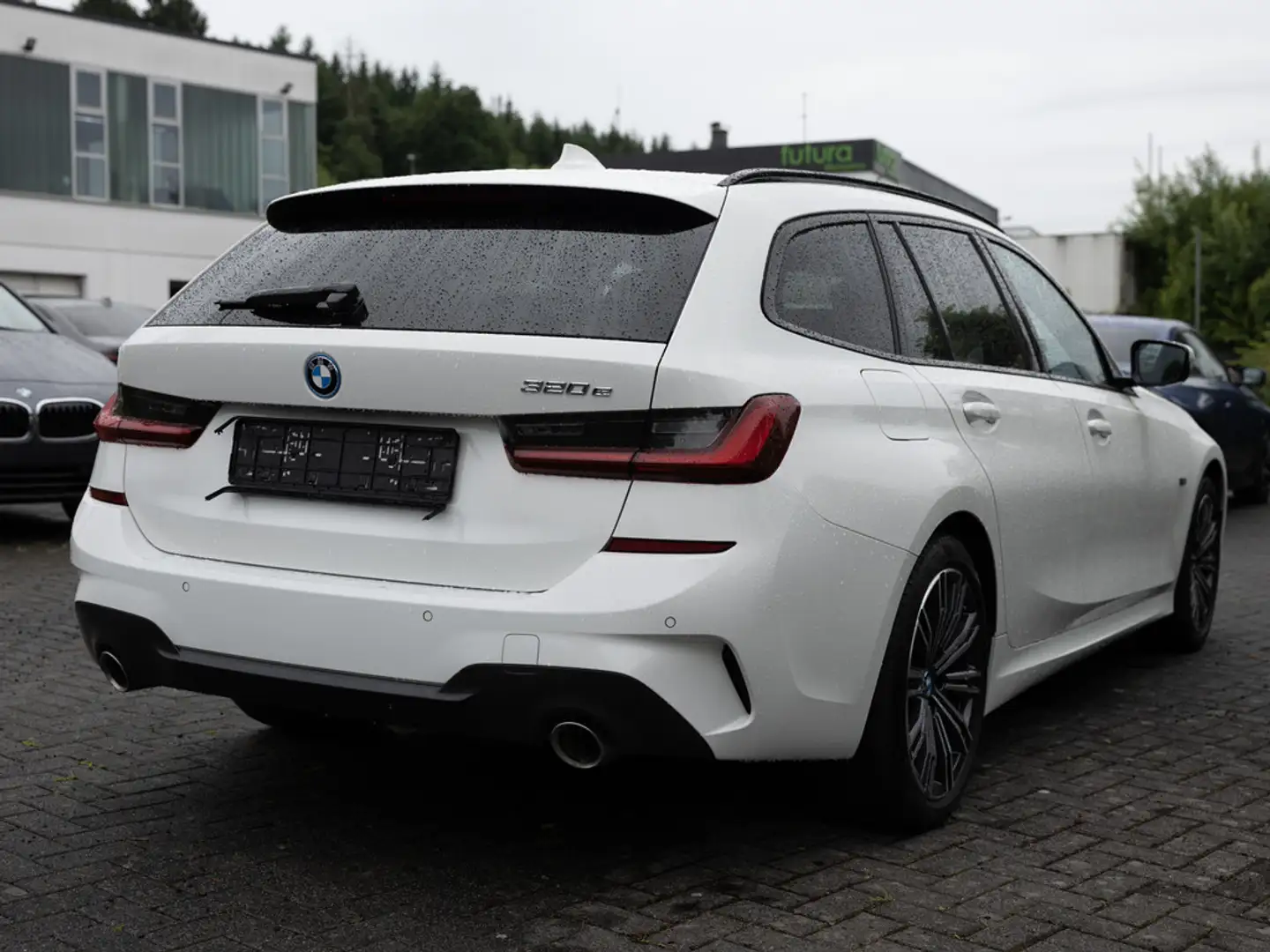 BMW 320 e Touring M-Sportpaket AHK LED W-LAN NAVI Bianco - 2