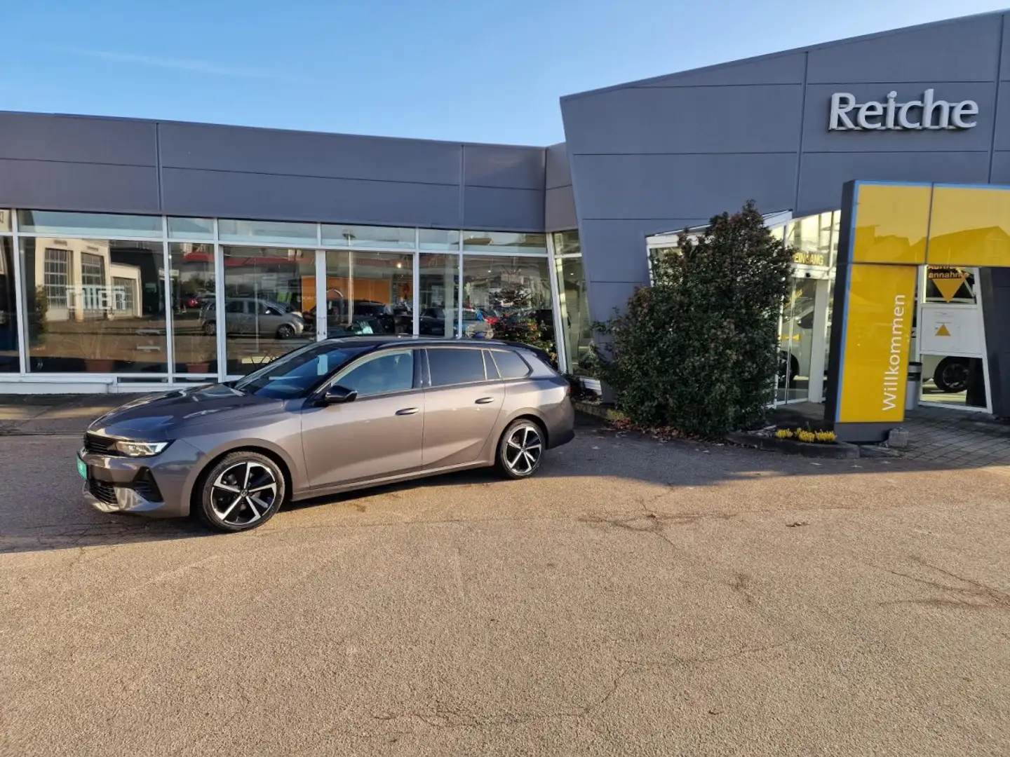 Opel Astra ST GS 1,5 AT+AHK+MATRIX+SHZ+LHT+PDC+RFK Klima Grau - 1