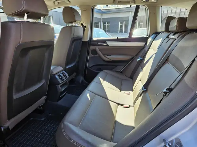 BMW X3 view 8