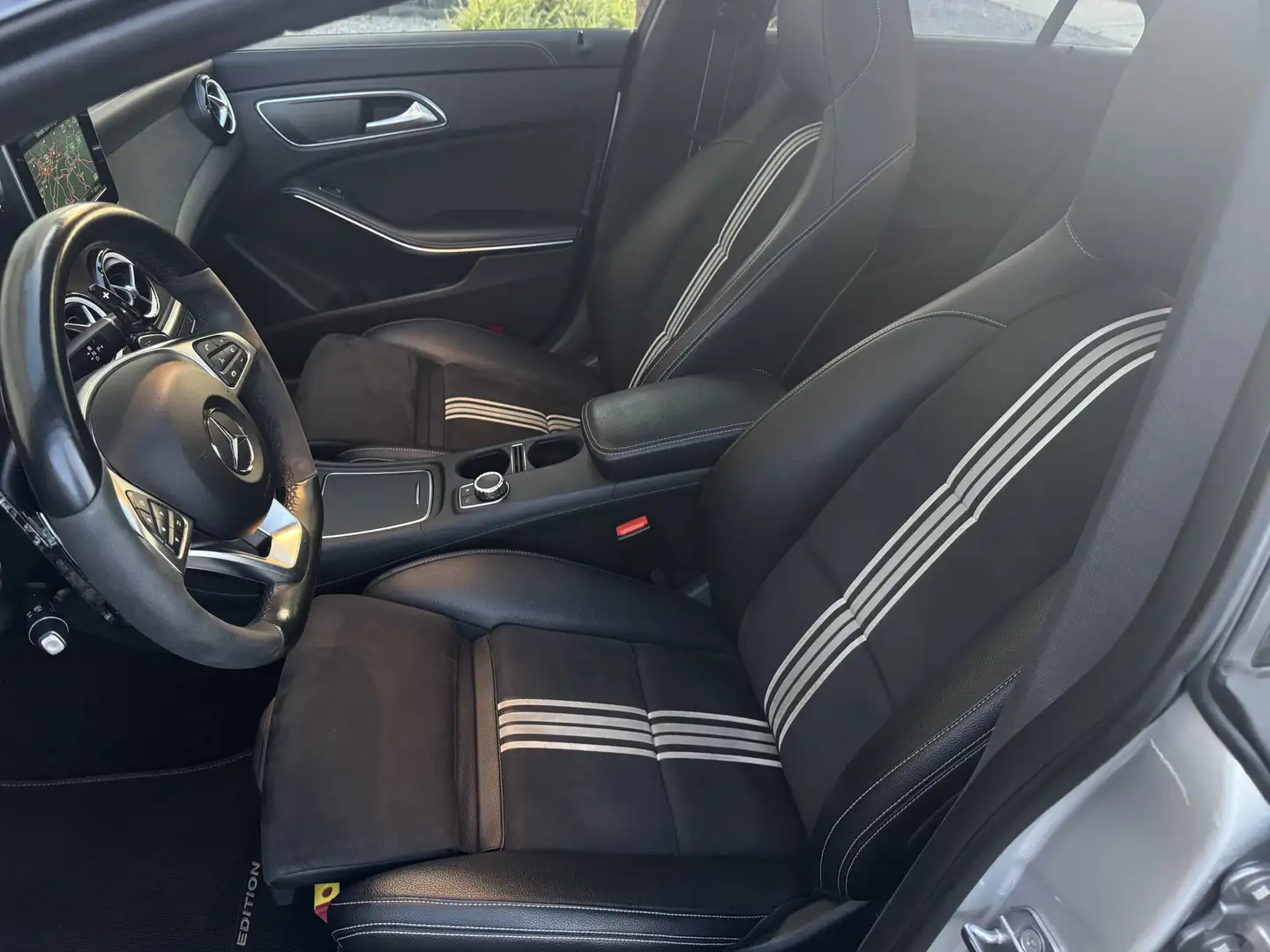 Mercedes-Benz CLA 180 AMG Edition Panoramadak Navi Nightpakket SportLede Grijs - 2