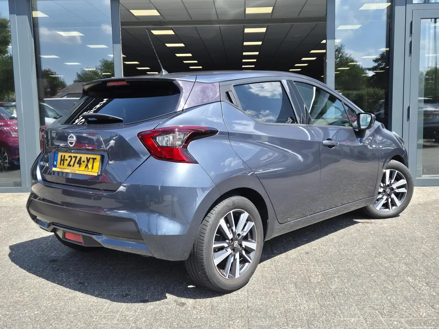 Nissan Micra 1.0 IG-T Tekna Grijs - 2