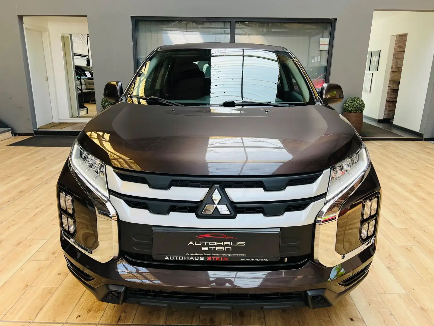 Mitsubishi ASX Intro Edition 2WD/1Hd/Navi/Kamera/AHK Hnědá - 2