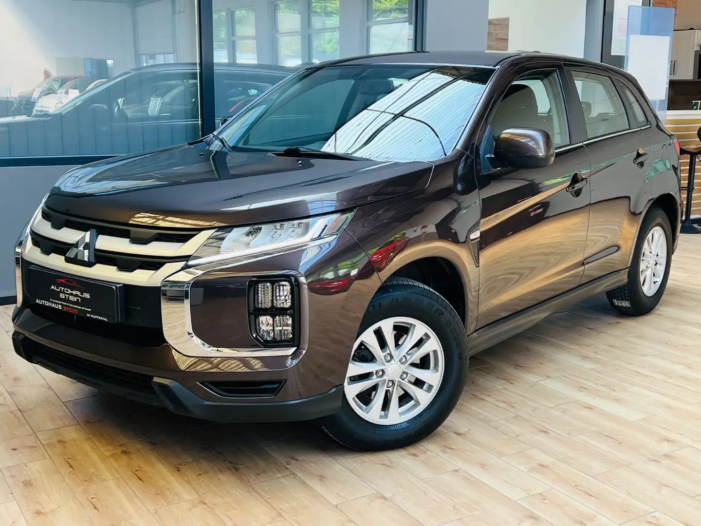 Mitsubishi ASX Intro Edition 2WD/1Hd/Navi/Kamera/AHK Hnědá - 1