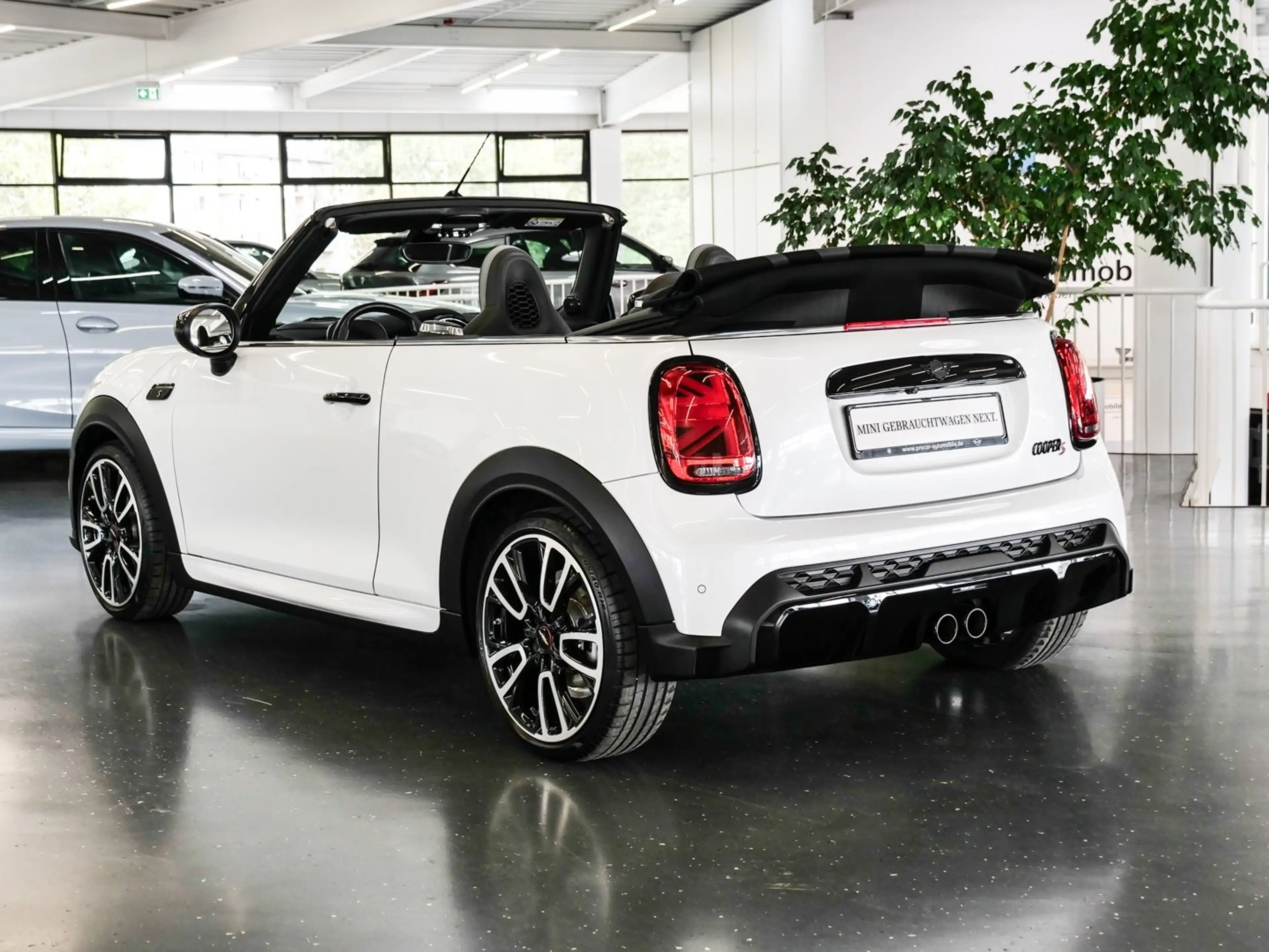 MINI Cooper S Cabrio Cooper S JCW Trim Aut Nav HuD LED h&k Komfzg RFK — photo 2