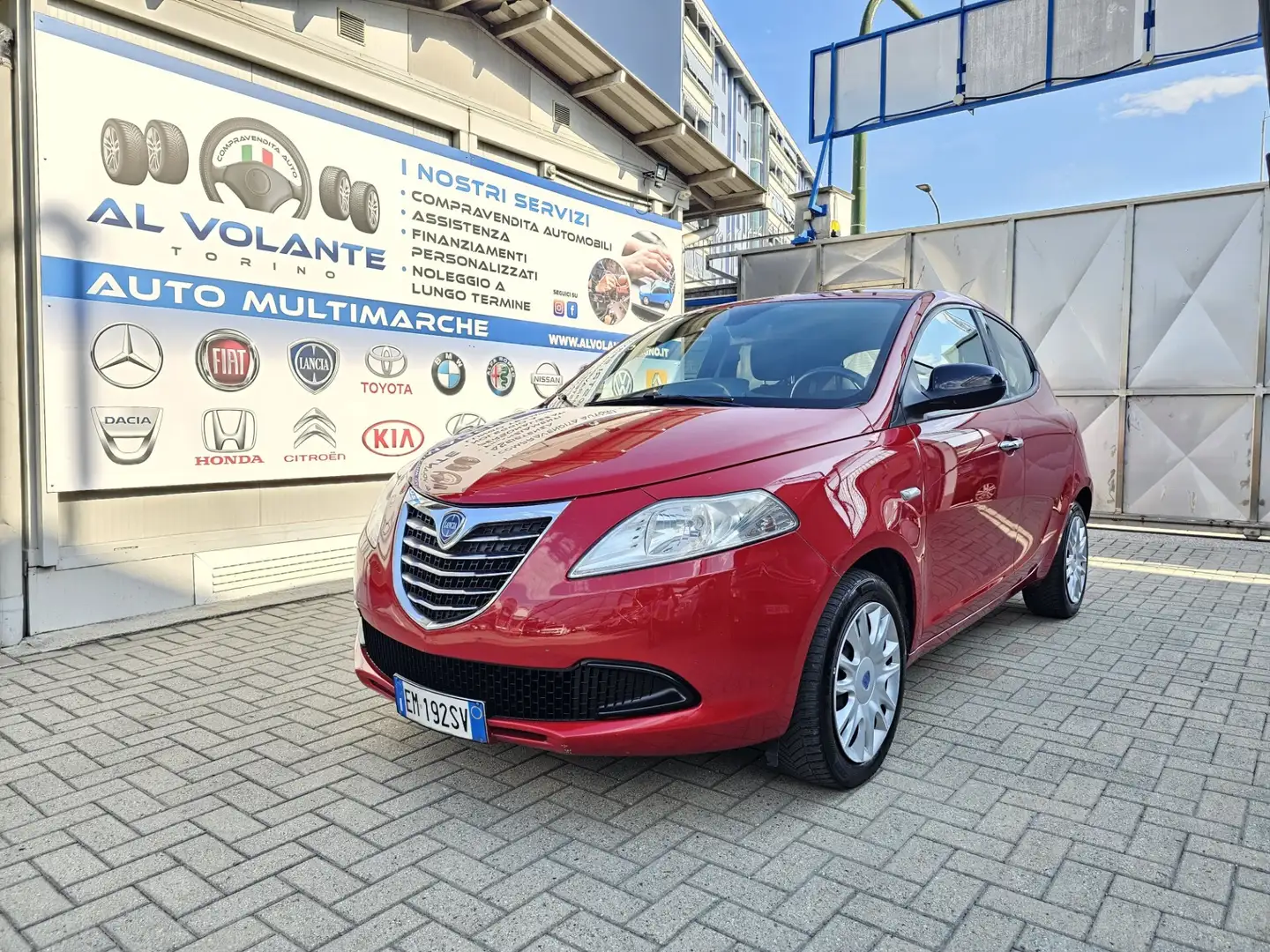 Lancia Ypsilon 1.2 69 CV 5 porte S&S Silver Rosso - 2