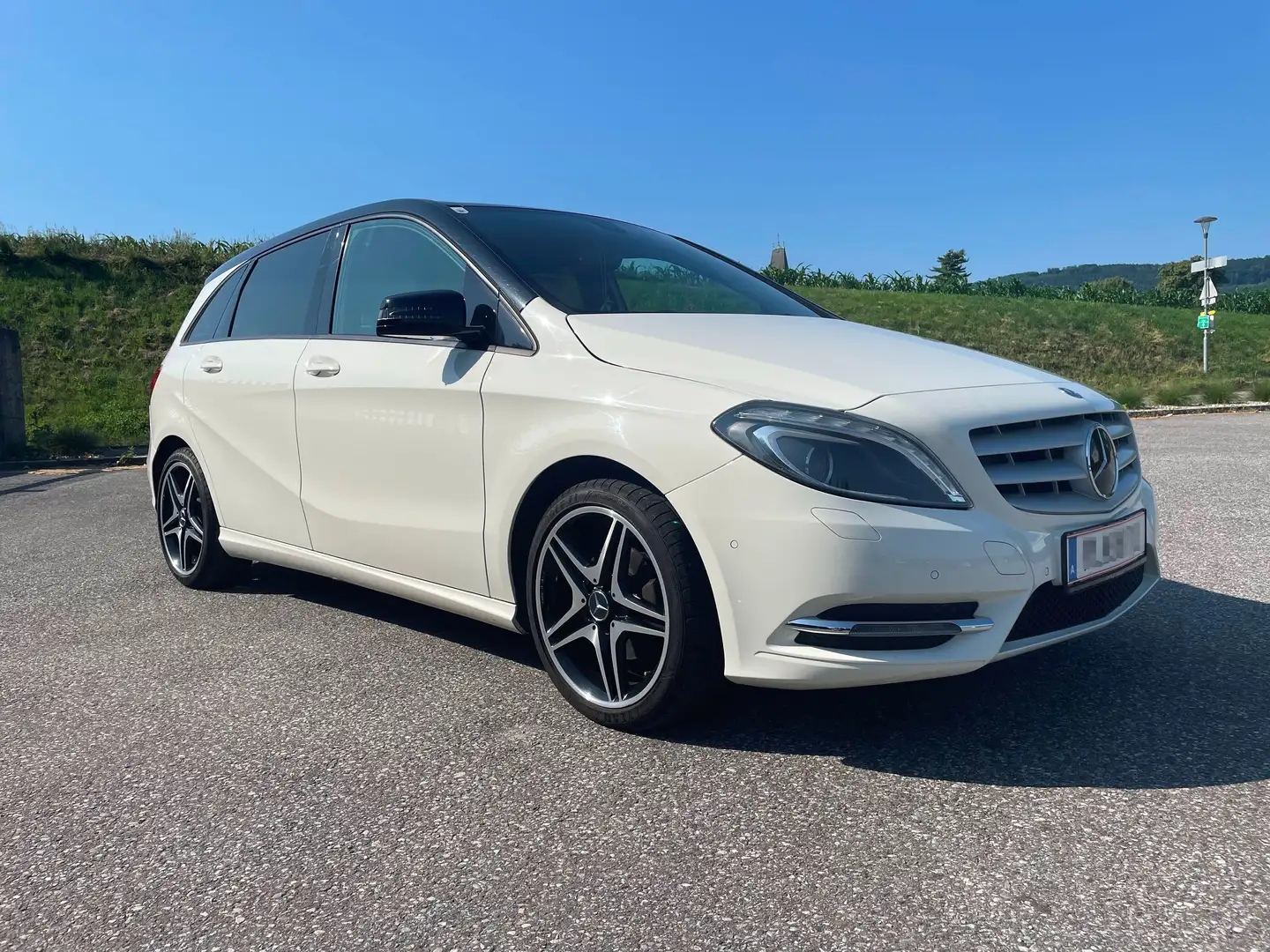 Mercedes-Benz B 220 B 220 4MATIC Aut. Weiß - 1