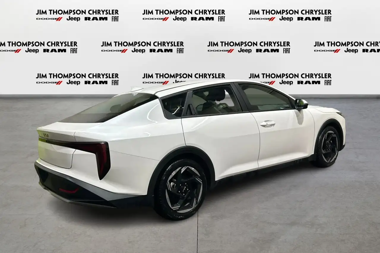 Kia K4 снимка Kia K4