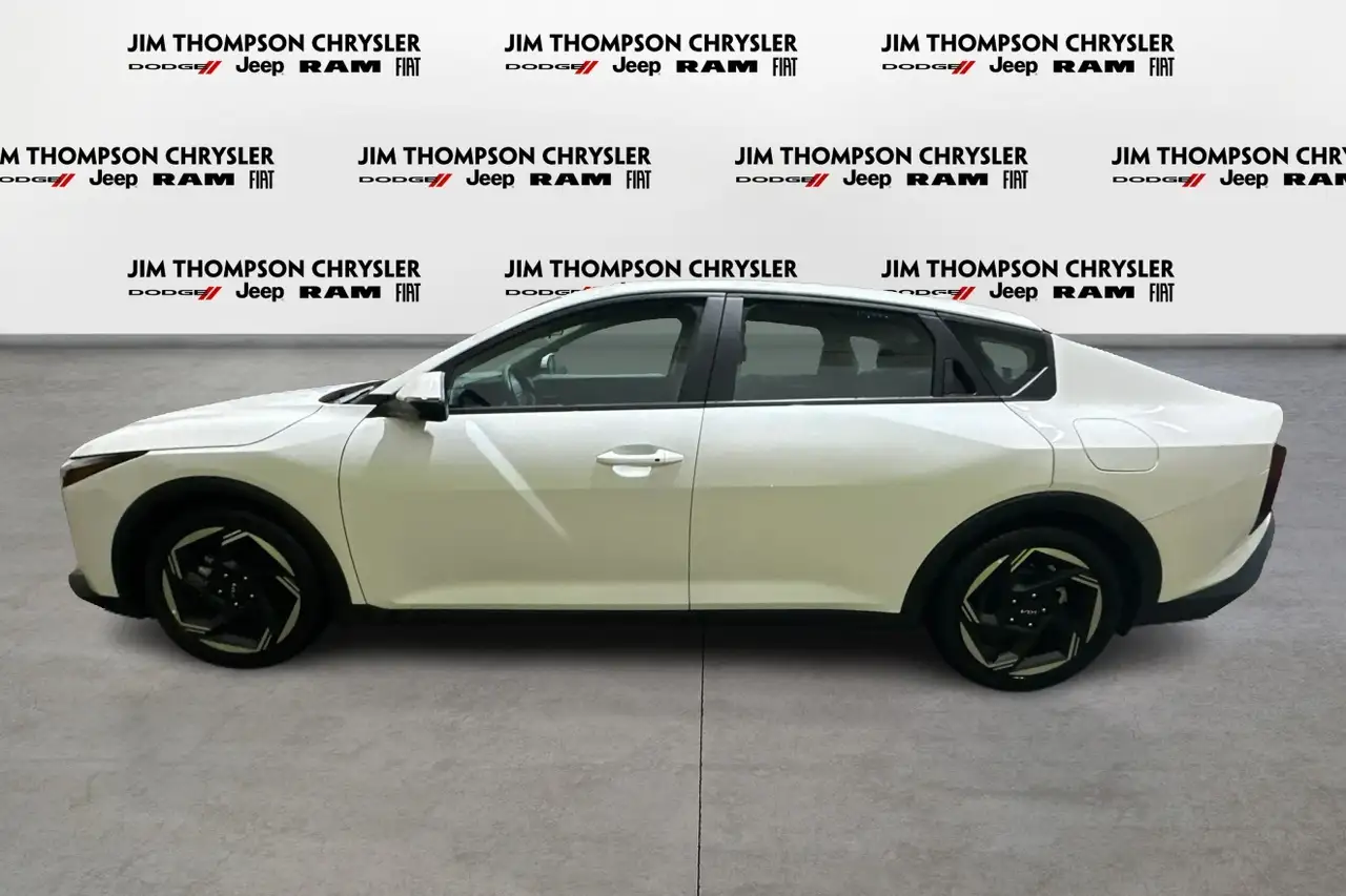 Kia K4 снимка Kia K4