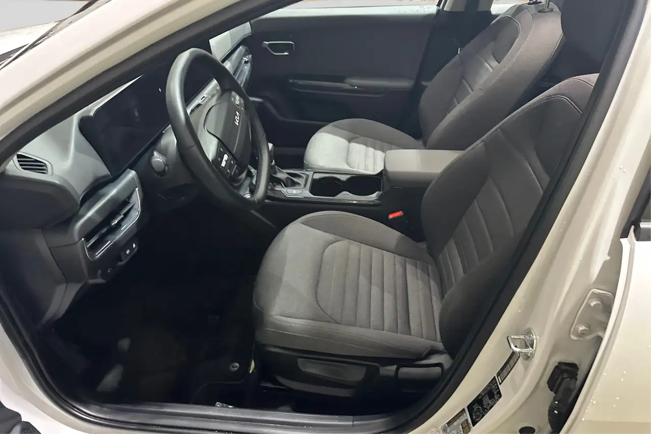 Kia K4 снимка Kia K4