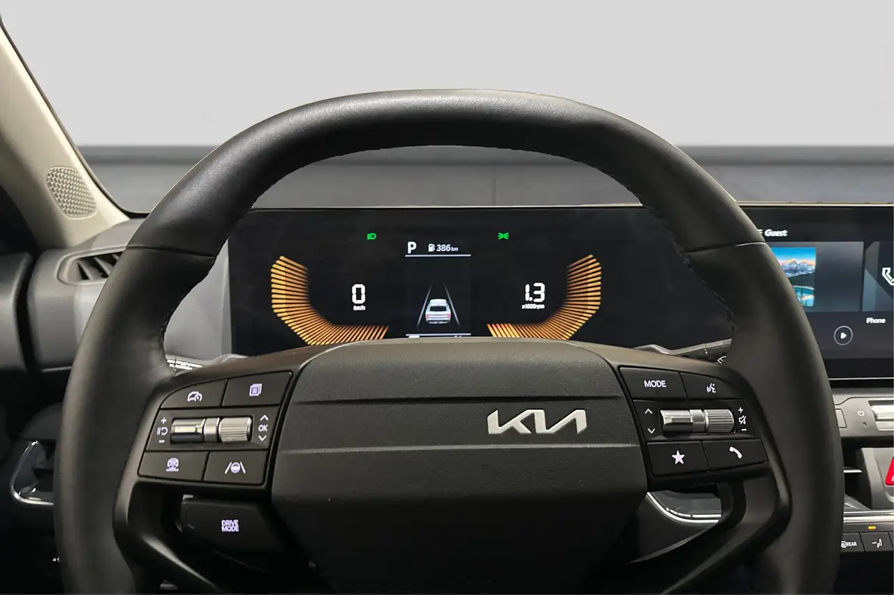 Kia K4 снимка Kia K4
