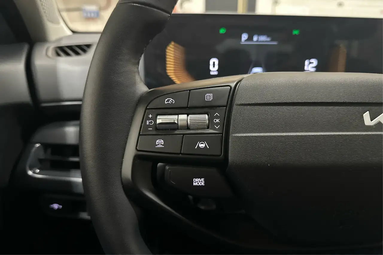 Kia K4 снимка Kia K4