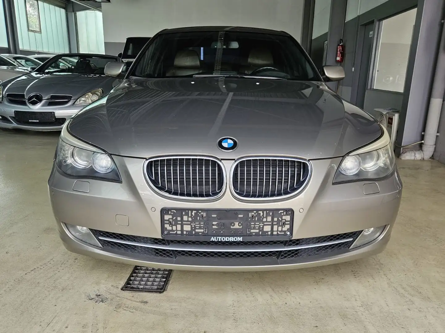 BMW 525 i Edition Exclusive+Head-Up+Glasdach Marrón - 2