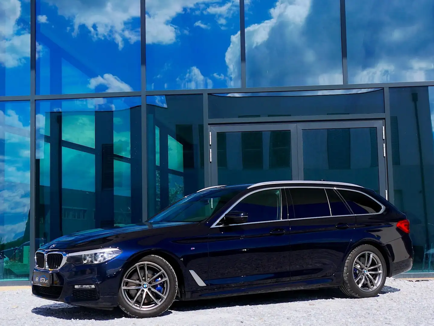 BMW 525 d Touring Aut. M-Sport Fekete - 2