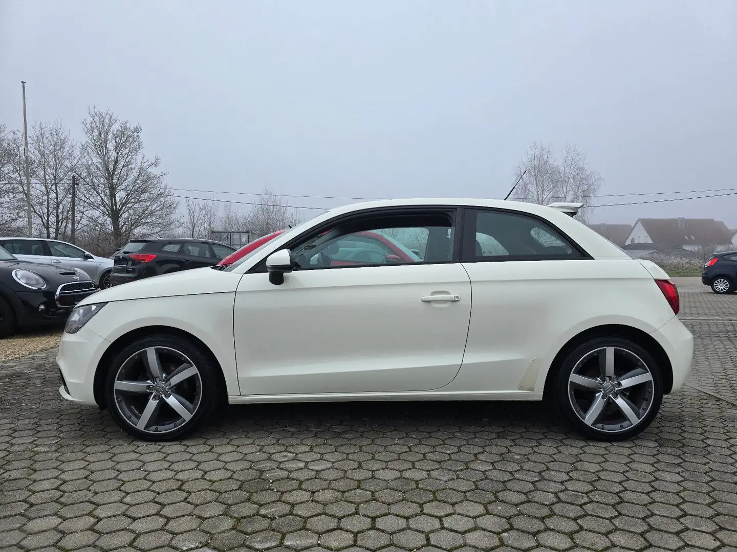 Audi A1 ambition/ SHZ/ Klima/ 8 Fach/ Tüv Blanc - 2
